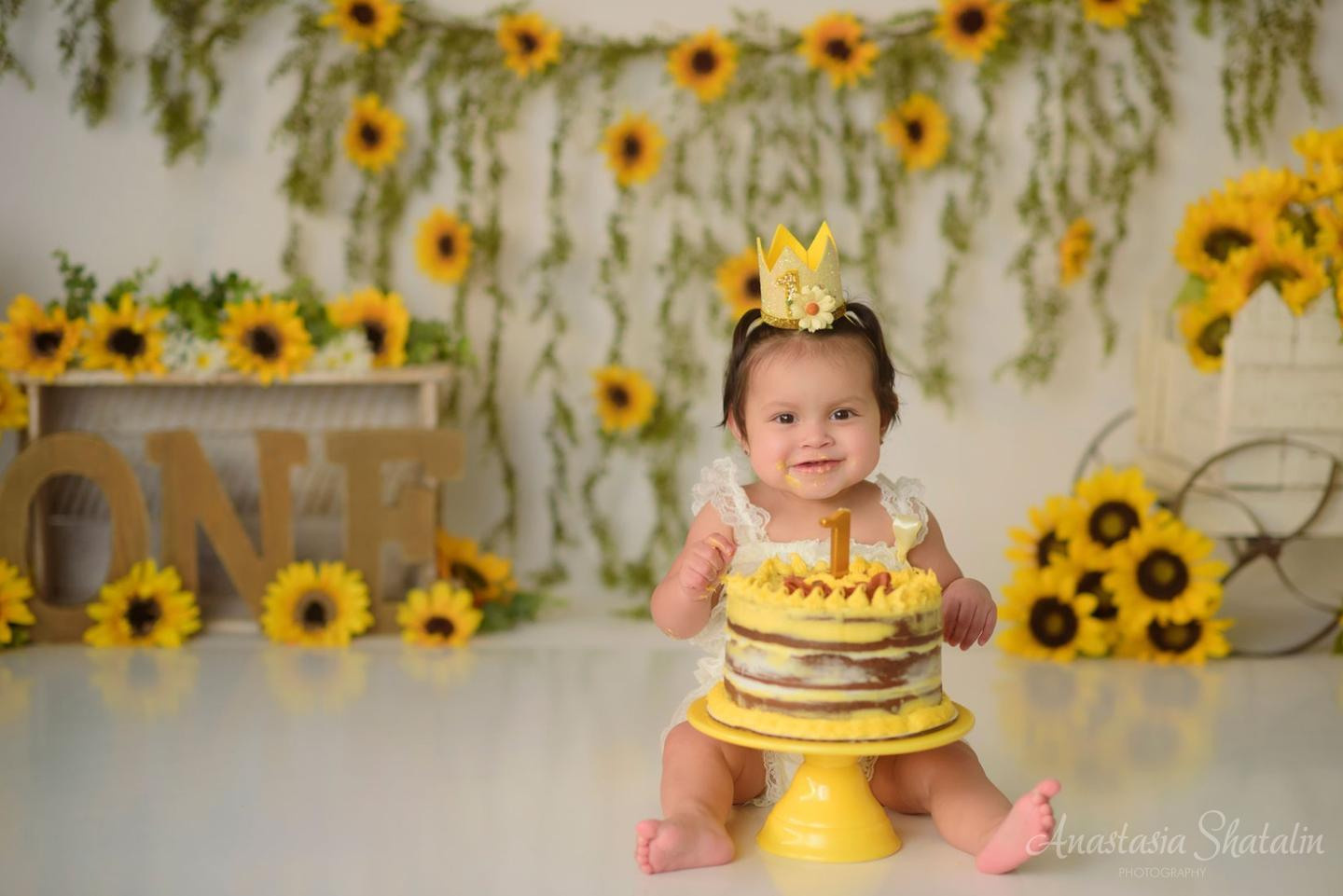 Sunflowers themed 1st birthday photos Roseville, Rocklin. Family photographer in Roseville, Rocklin, Folsom, Sacramento