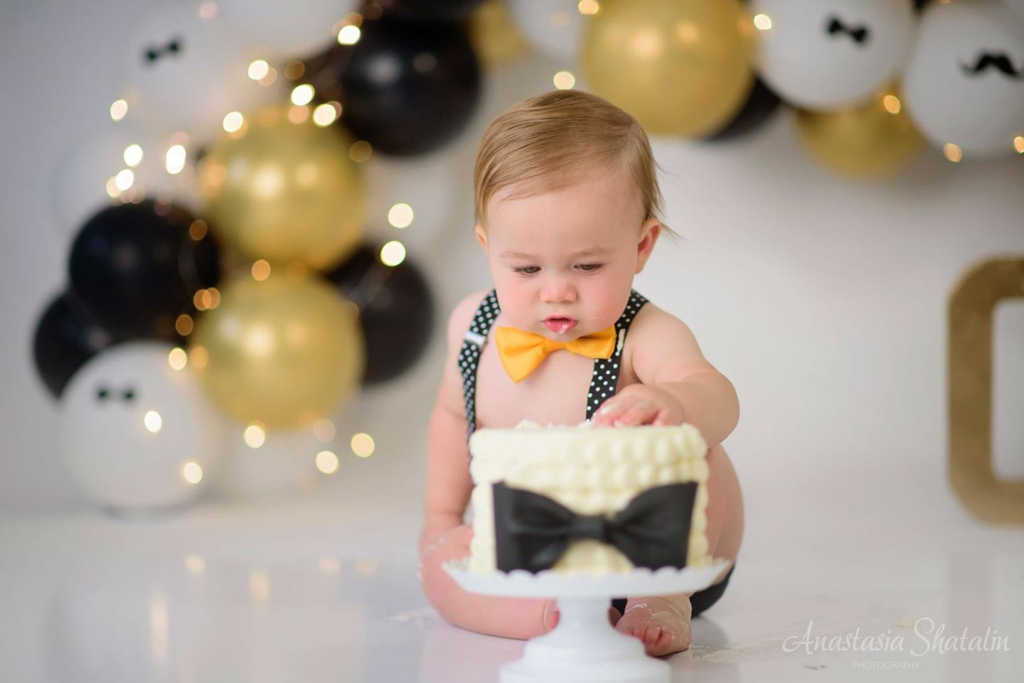 1st birthday and cake smash photographer. Family photographer in Roseville, Rocklin, Folsom, Sacramento