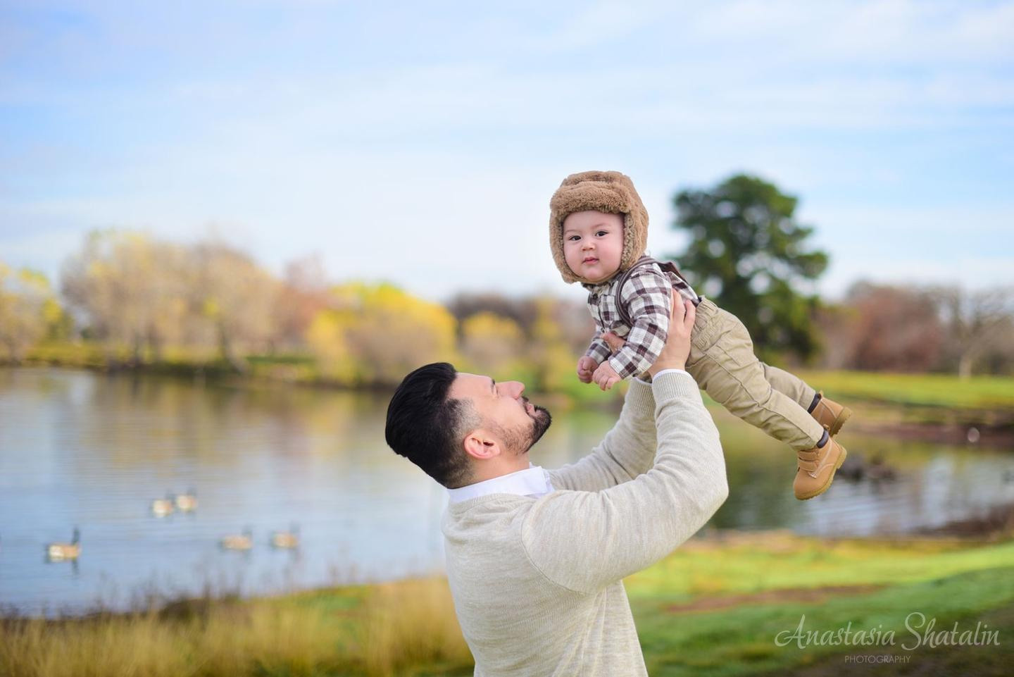 Family photo shoot Gibson ranch park winter time. Family photographer in Roseville, Rocklin, Folsom, Sacramento