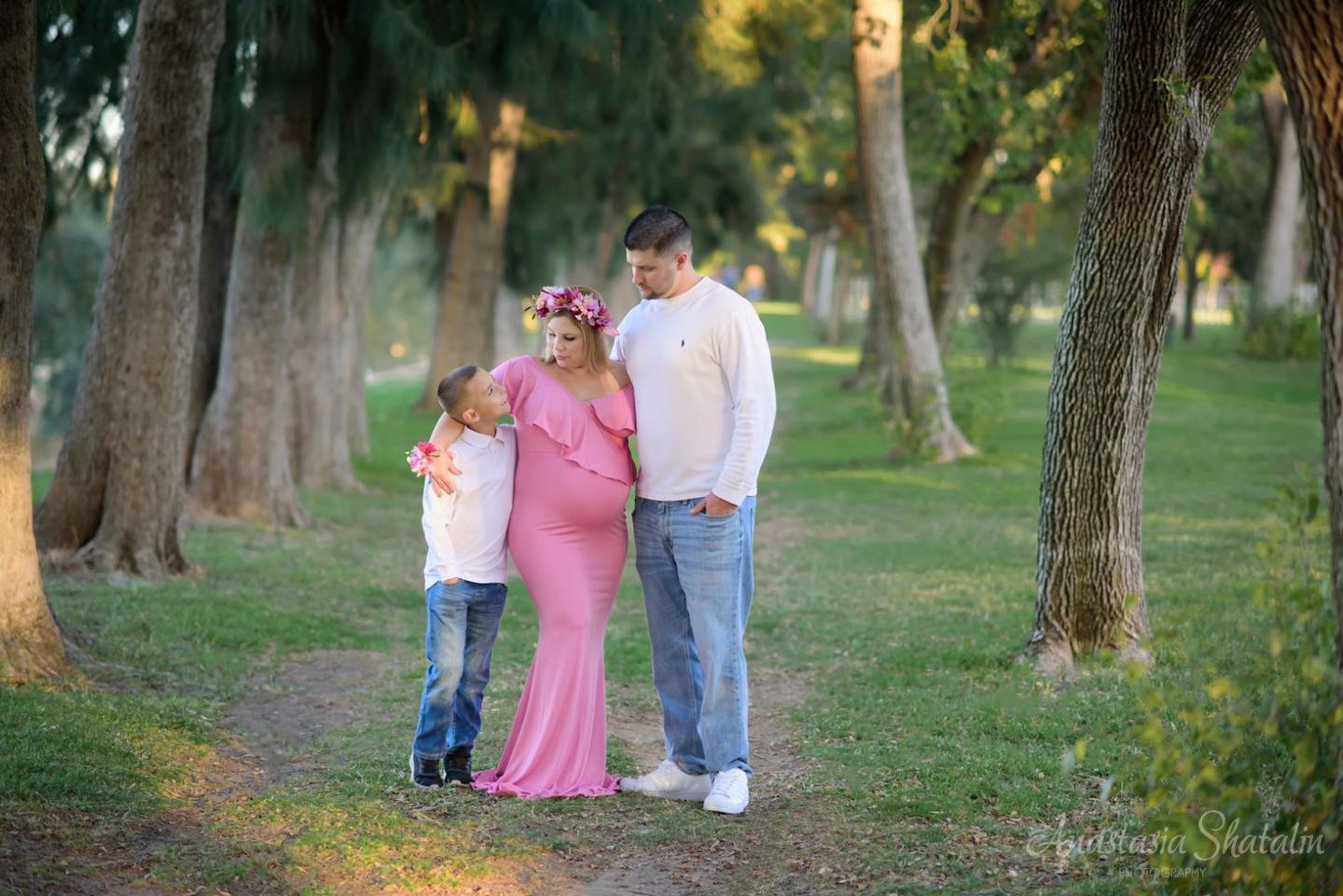 Maternity photoshoot. Family photographer in Roseville, Rocklin, Folsom, Sacramento