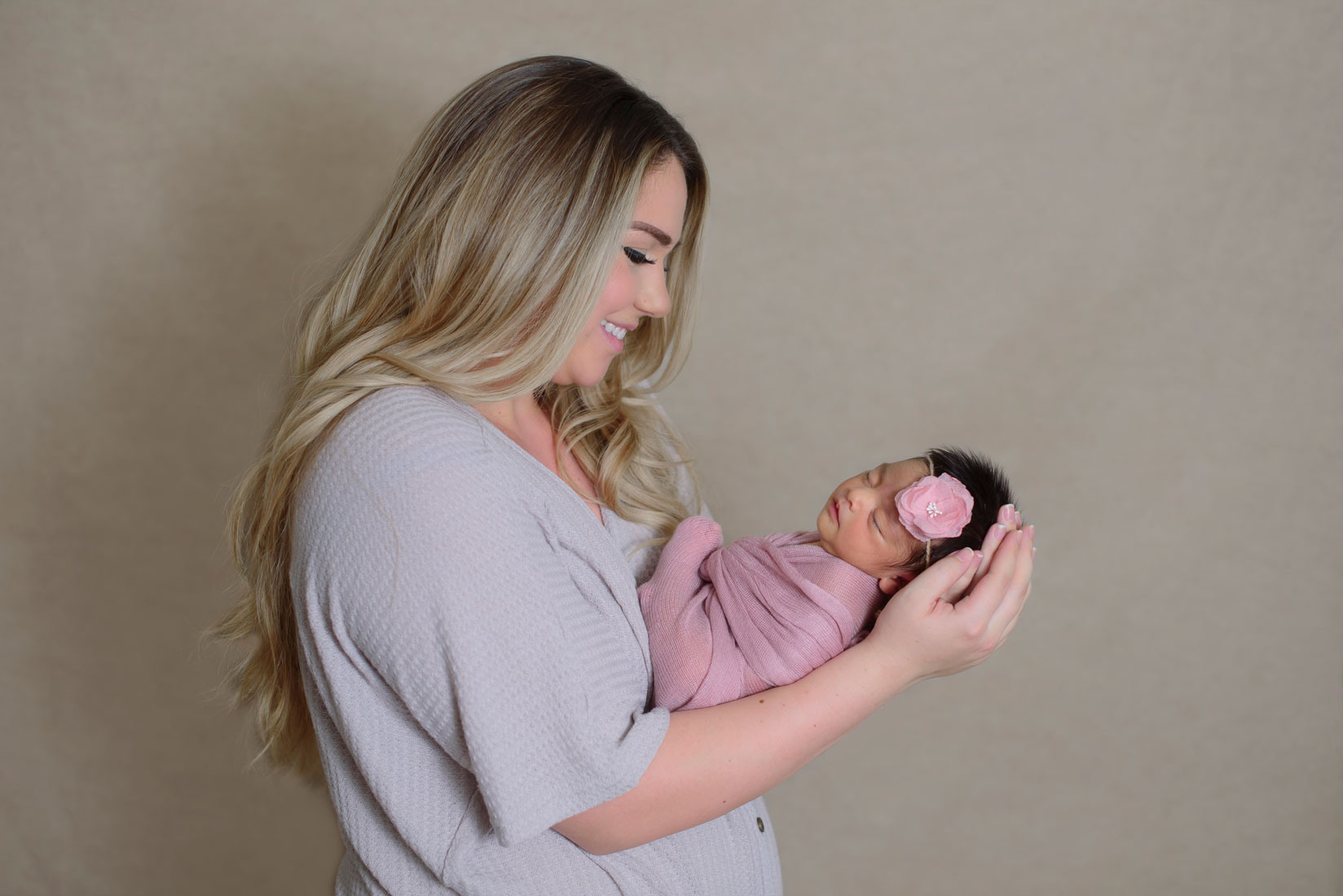 Newborn photography in Roseville. Family photographer in Roseville, Rocklin, Folsom, Sacramento