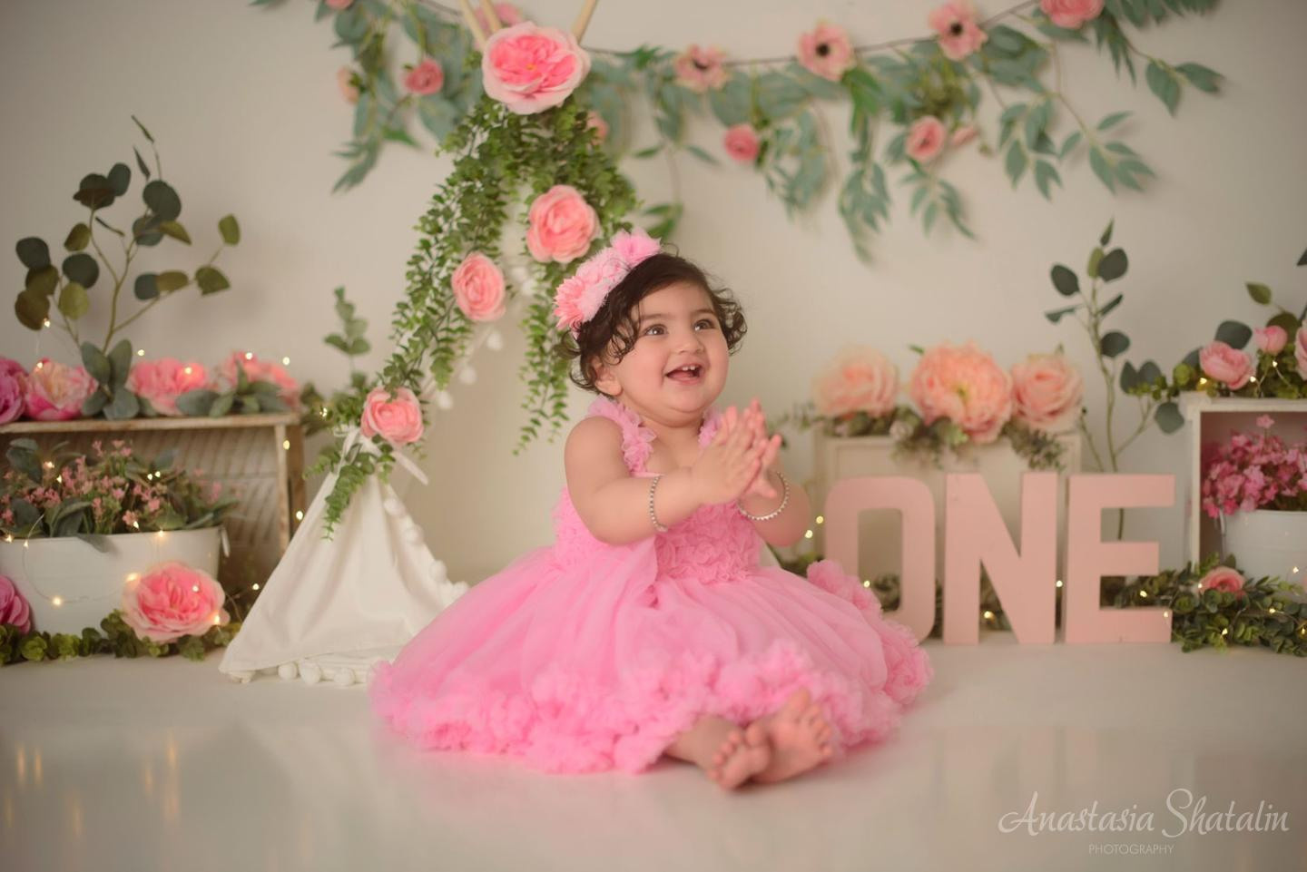 Smashing cake photography Roseville. Family photographer in Roseville, Rocklin, Folsom, Sacramento