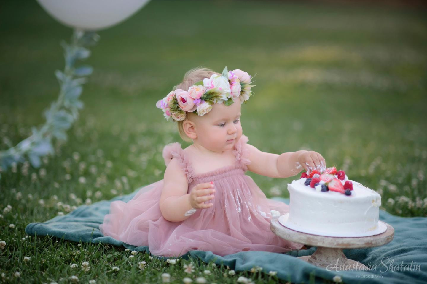 Sunset cake smash 1st birthday photography Rocklin, CA. Family photographer in Roseville, Rocklin, Folsom, Sacramento