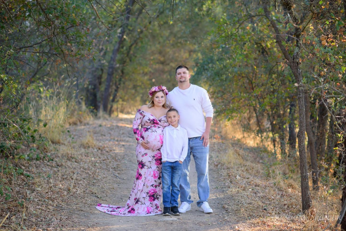 Maternity photoshoot. Family photographer in Roseville, Rocklin, Folsom, Sacramento