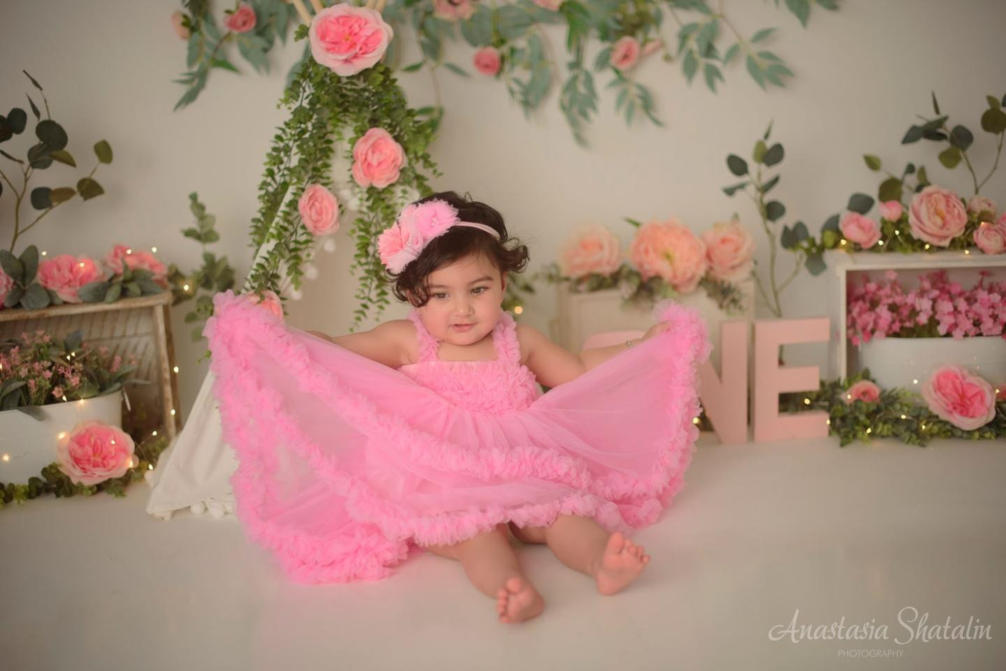 Smashing cake photography Roseville. Family photographer in Roseville, Rocklin, Folsom, Sacramento