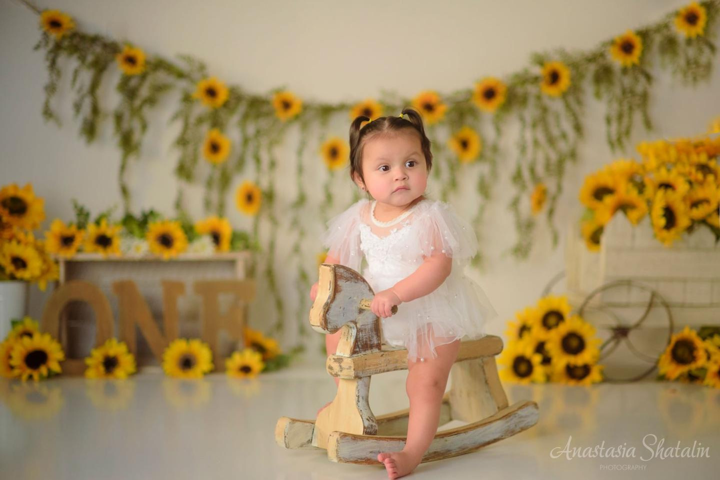 Sunflowers themed 1st birthday photos Roseville, Rocklin. Family photographer in Roseville, Rocklin, Folsom, Sacramento
