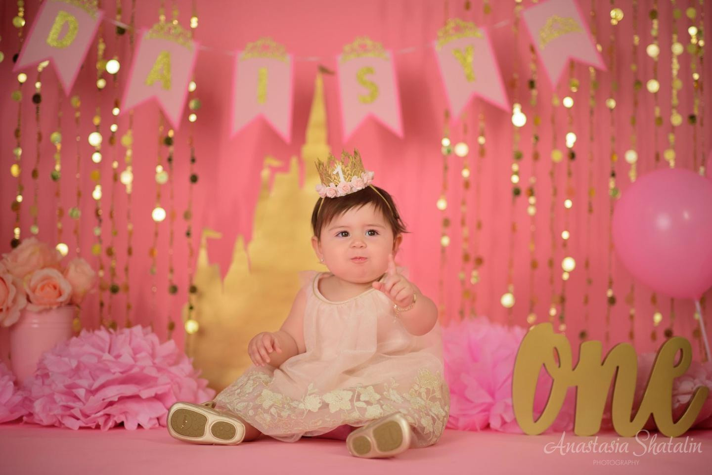 Princess cake smash Roseville, Rocklin, Folsom. Family photographer in Roseville, Rocklin, Folsom, Sacramento