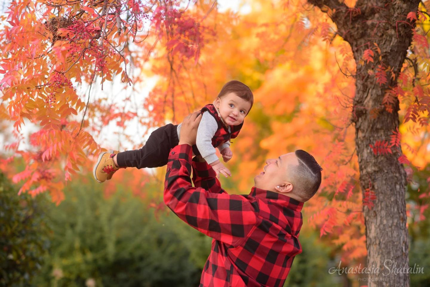 Autumn family photos Sacramento. Family photographer in Roseville, Rocklin, Folsom, Sacramento