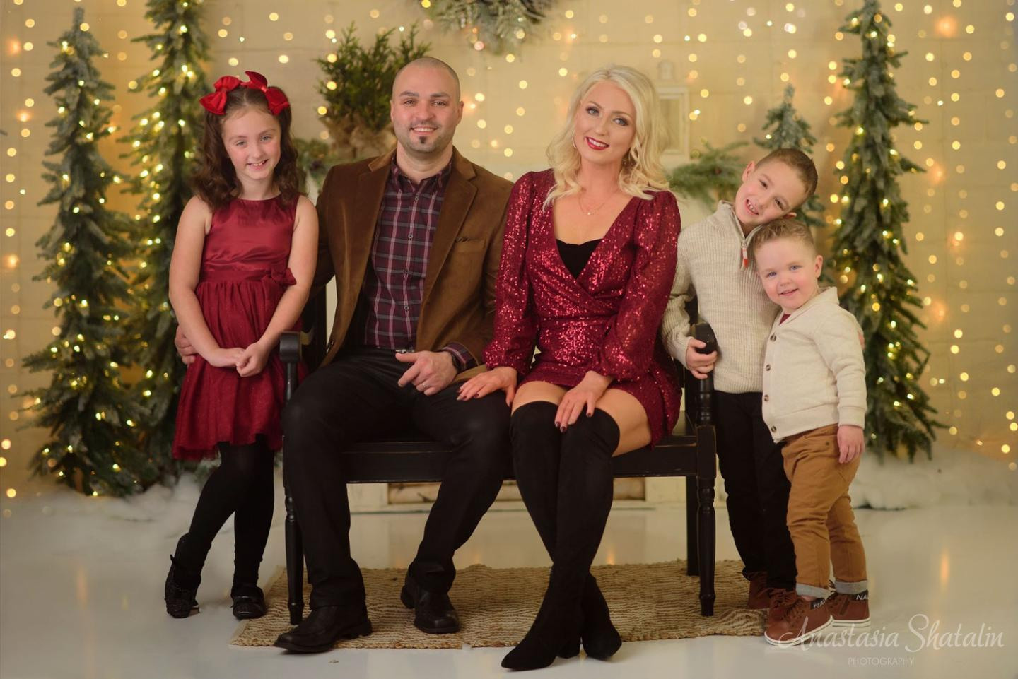 Christmas studio mini session Roseville, Rocklin, Sacramento, Folsom, Elk grove. Family photographer in Roseville, Rocklin, Folsom, Sacramento