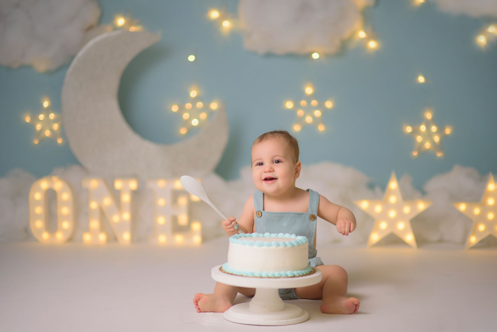 Cake smash photography Roseville, Rocklin, Folsom. Family photographer in Roseville, Rocklin, Folsom, Sacramento