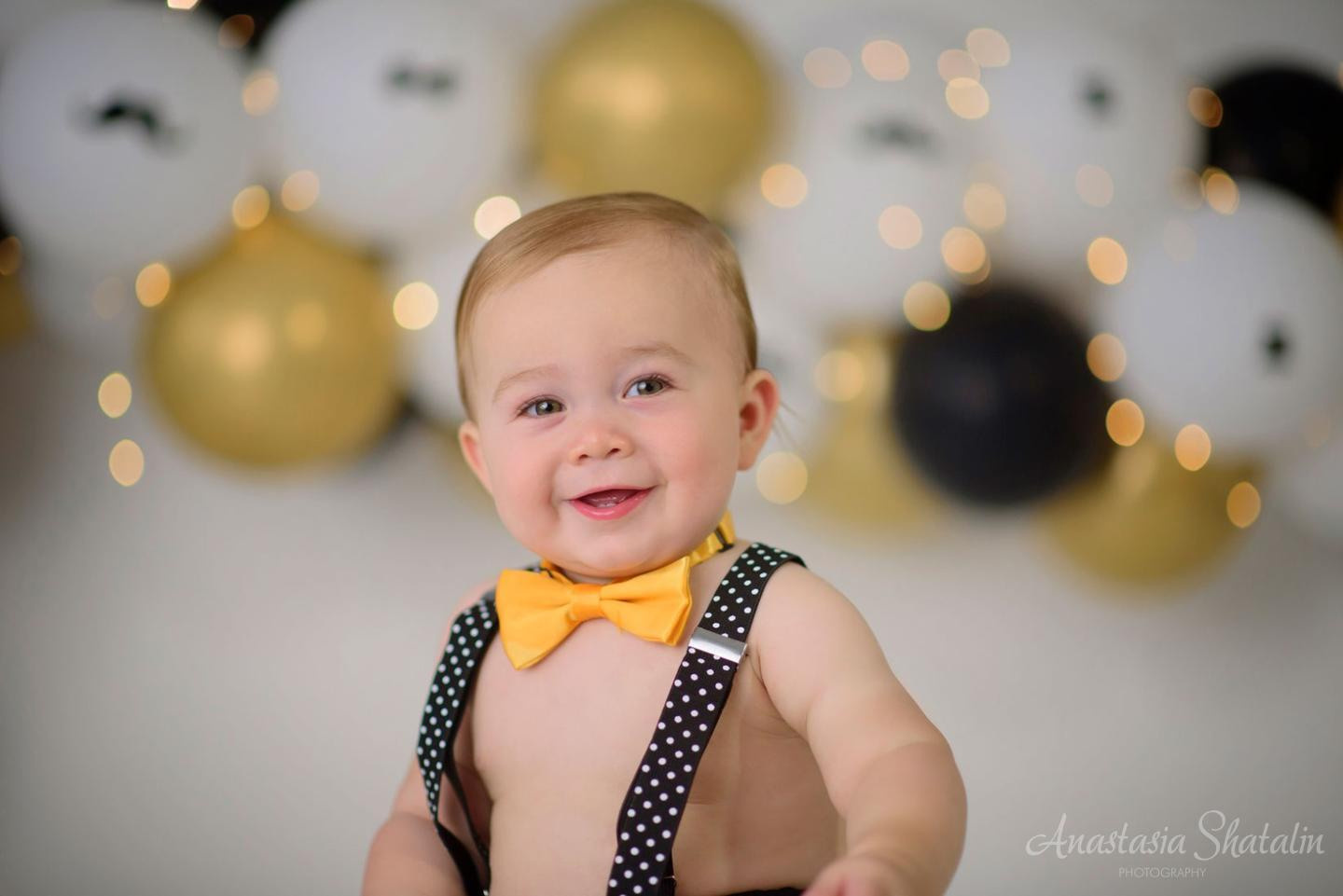 1st birthday and cake smash photographer. Family photographer in Roseville, Rocklin, Folsom, Sacramento