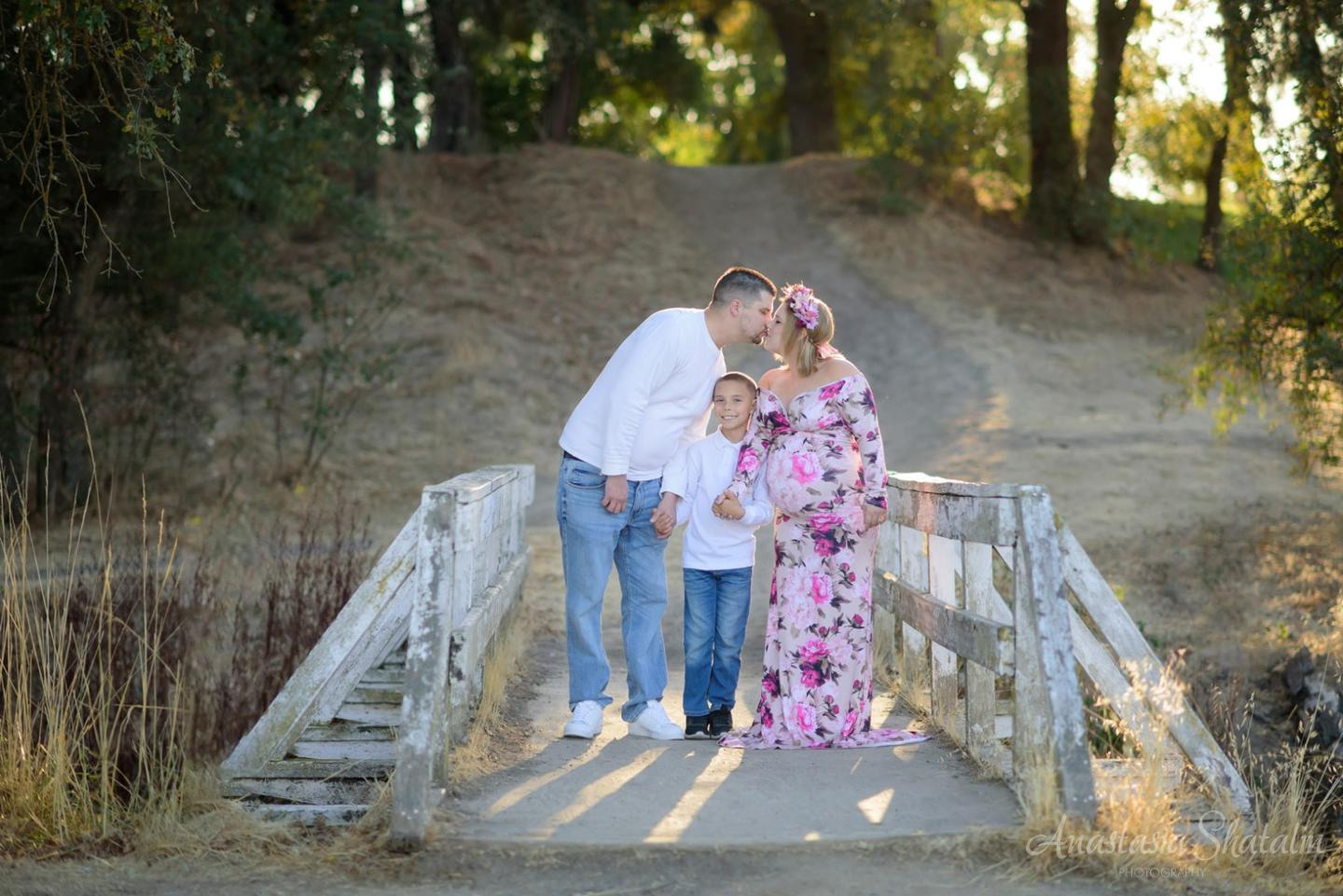 Maternity photoshoot. Family photographer in Roseville, Rocklin, Folsom, Sacramento