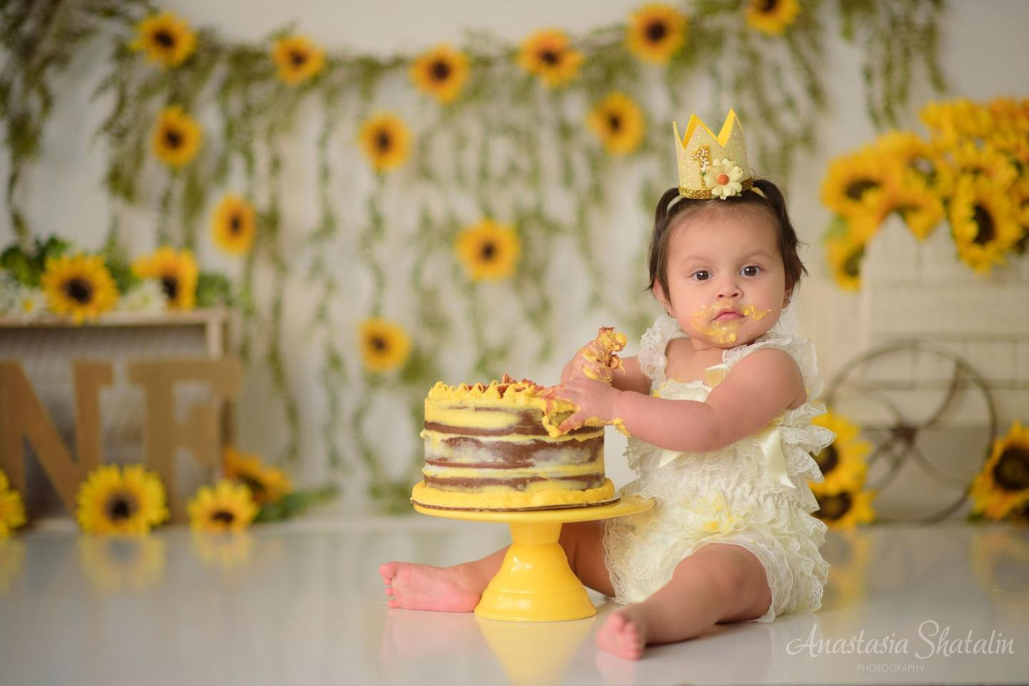 Sunflowers themed 1st birthday photos Roseville, Rocklin. Family photographer in Roseville, Rocklin, Folsom, Sacramento