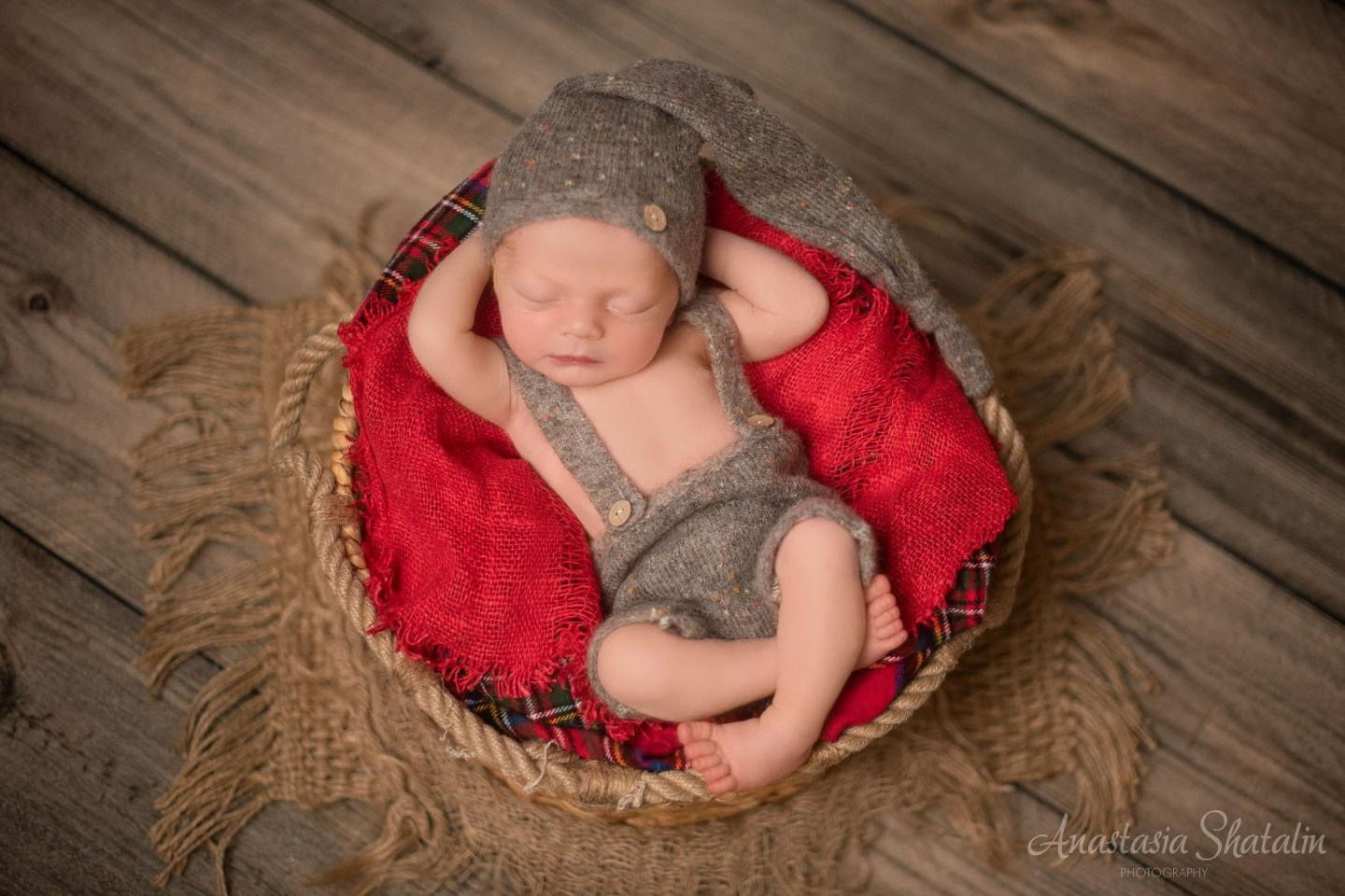 Newborn photographer Rocklin California. Family photographer in Roseville, Rocklin, Folsom, Sacramento