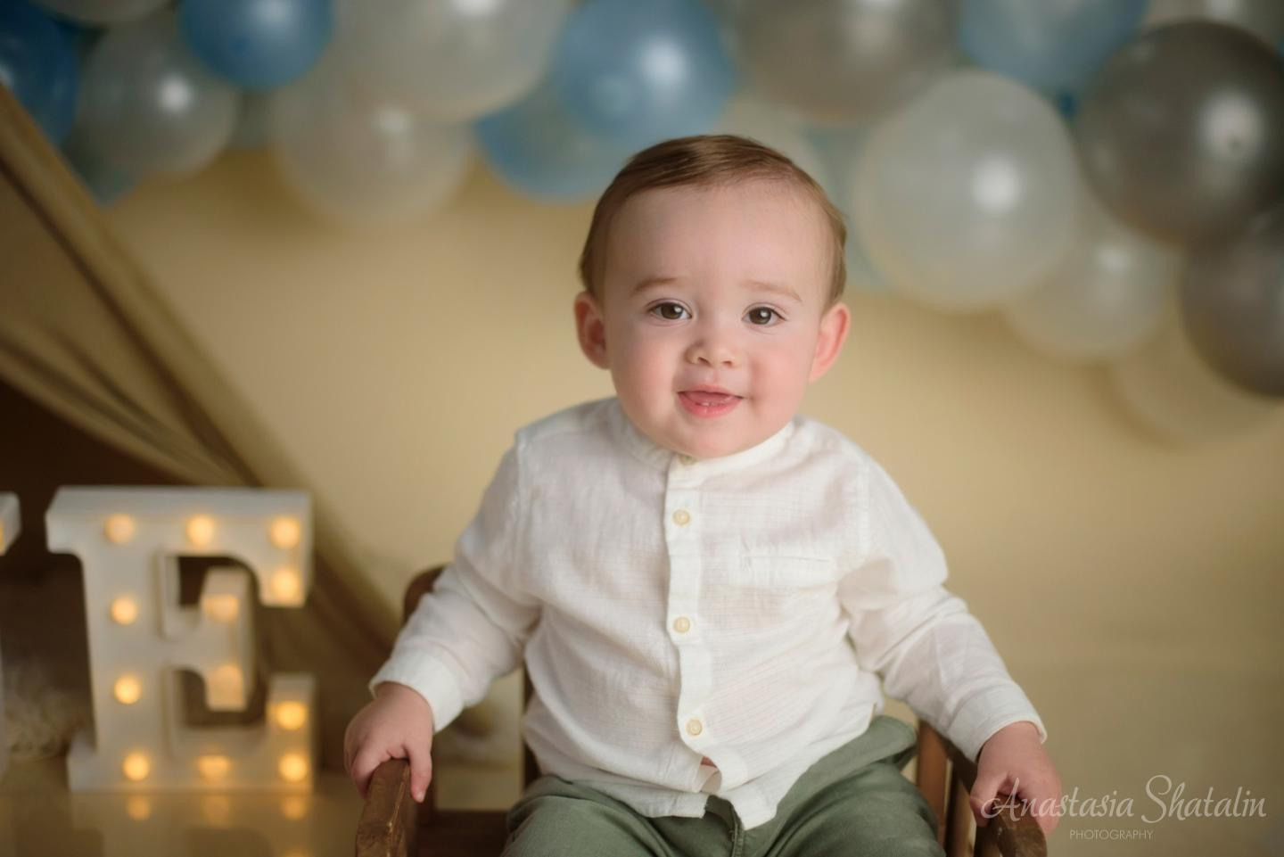 Mateo’s first birthday and cake smash photos. Photographer in Rocklin, CA. Family photographer in Roseville, Rocklin, Folsom, Sacramento