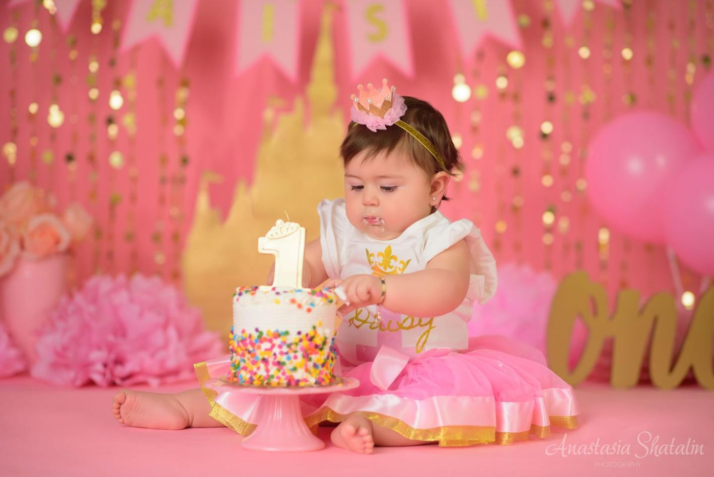 Princess cake smash Roseville, Rocklin, Folsom. Family photographer in Roseville, Rocklin, Folsom, Sacramento