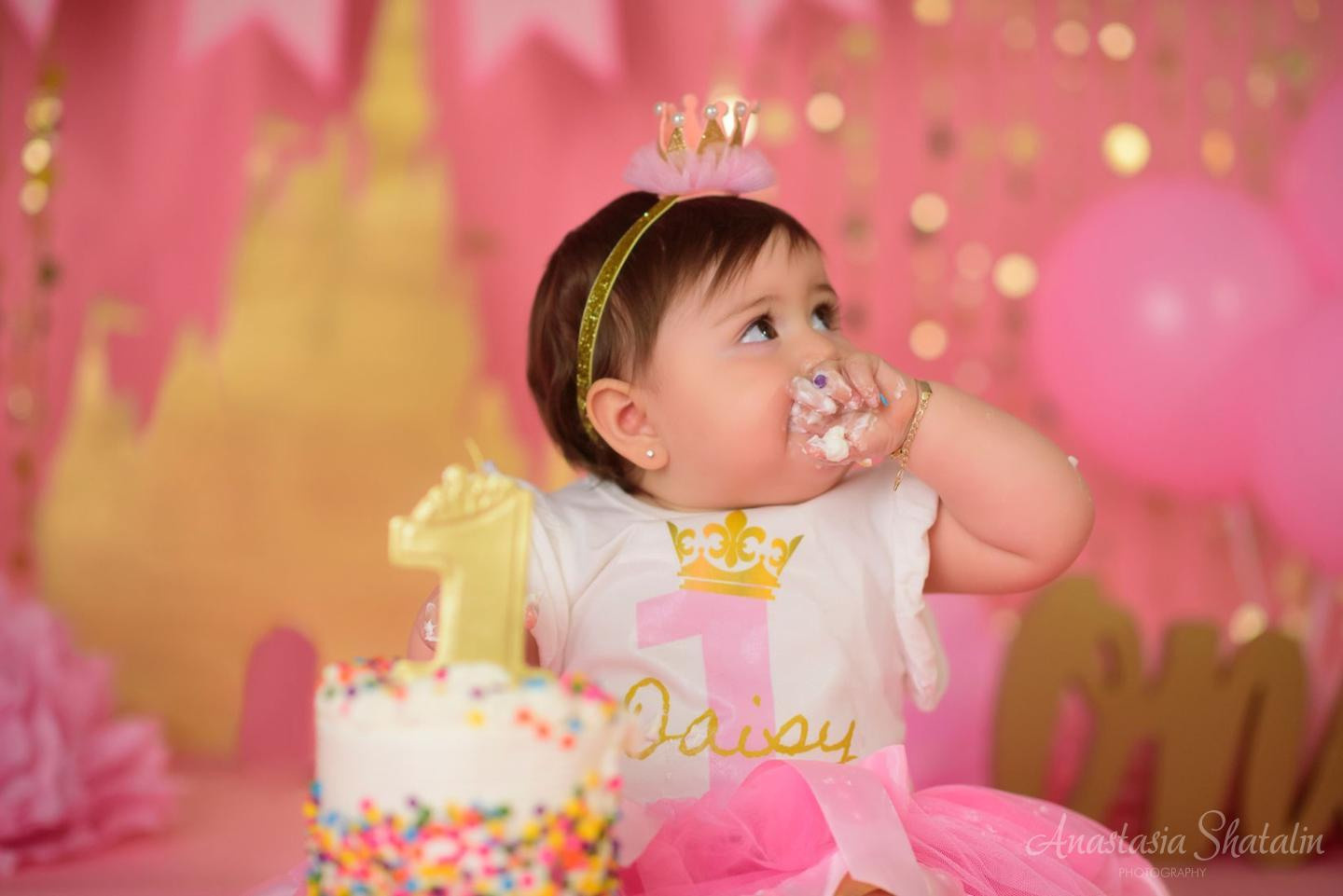 Princess cake smash Roseville, Rocklin, Folsom. Family photographer in Roseville, Rocklin, Folsom, Sacramento