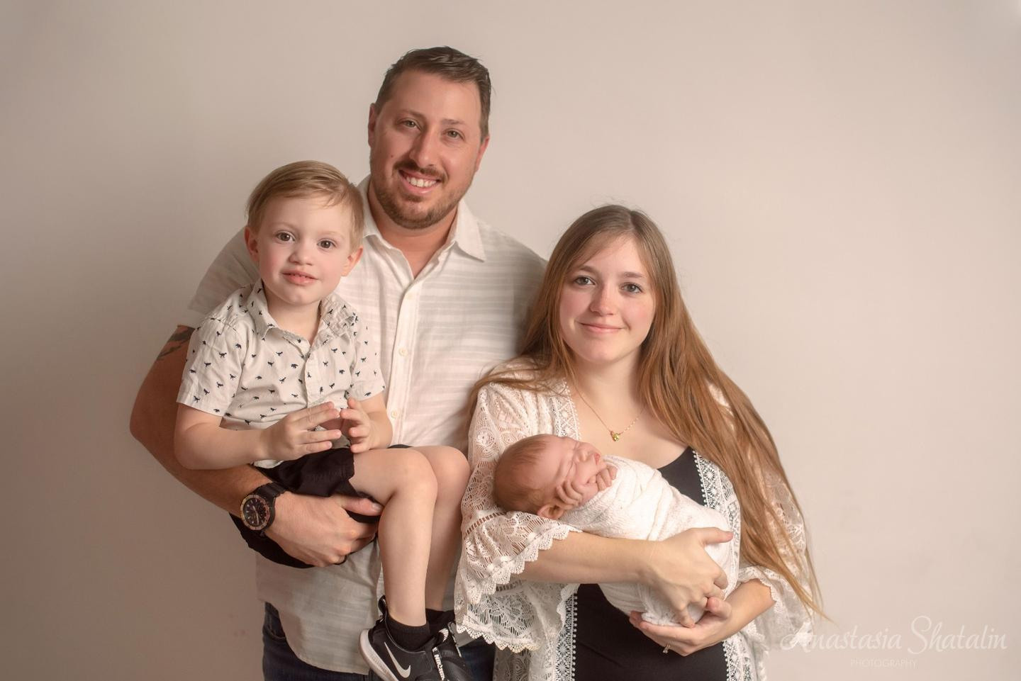 Newborn photographer Sacramento, Elk grove, Roseville. Family photographer in Roseville, Rocklin, Folsom, Sacramento