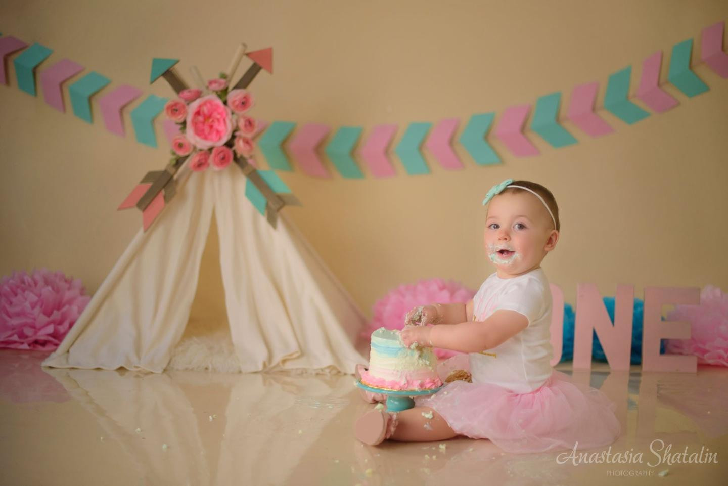 Wild one girl cake smash first birthday Rocklin. Family photographer in Roseville, Rocklin, Folsom, Sacramento