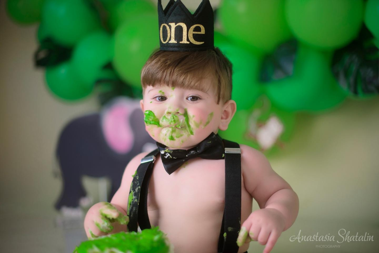 Tarzan jungle cake smash photography Sacramento. Family photographer in Roseville, Rocklin, Folsom, Sacramento