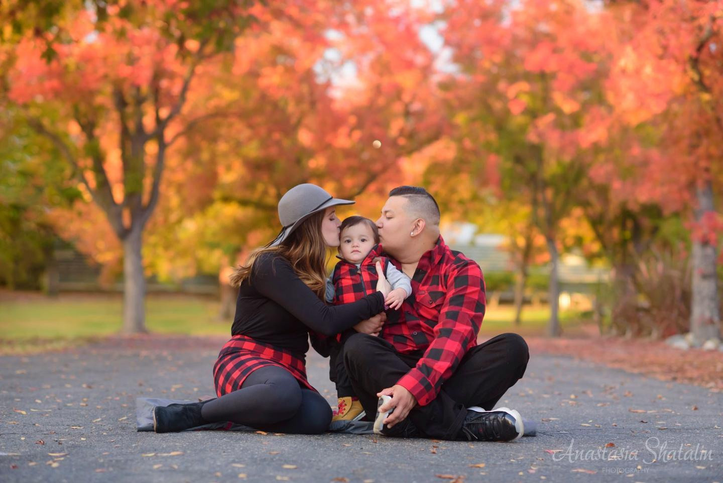 Autumn family photos Sacramento. Family photographer in Roseville, Rocklin, Folsom, Sacramento