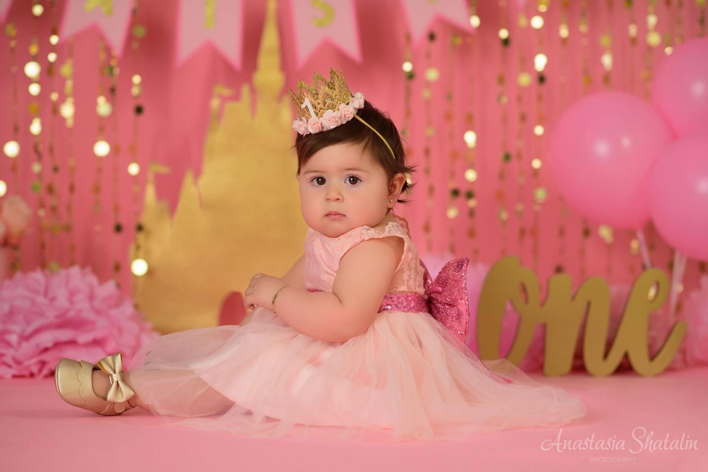 Princess cake smash Roseville, Rocklin, Folsom. Family photographer in Roseville, Rocklin, Folsom, Sacramento