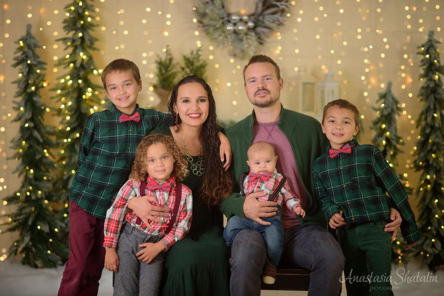 Christmas studio mini session Roseville, Rocklin, Sacramento, Folsom, Elk grove. Family photographer in Roseville, Rocklin, Folsom, Sacramento