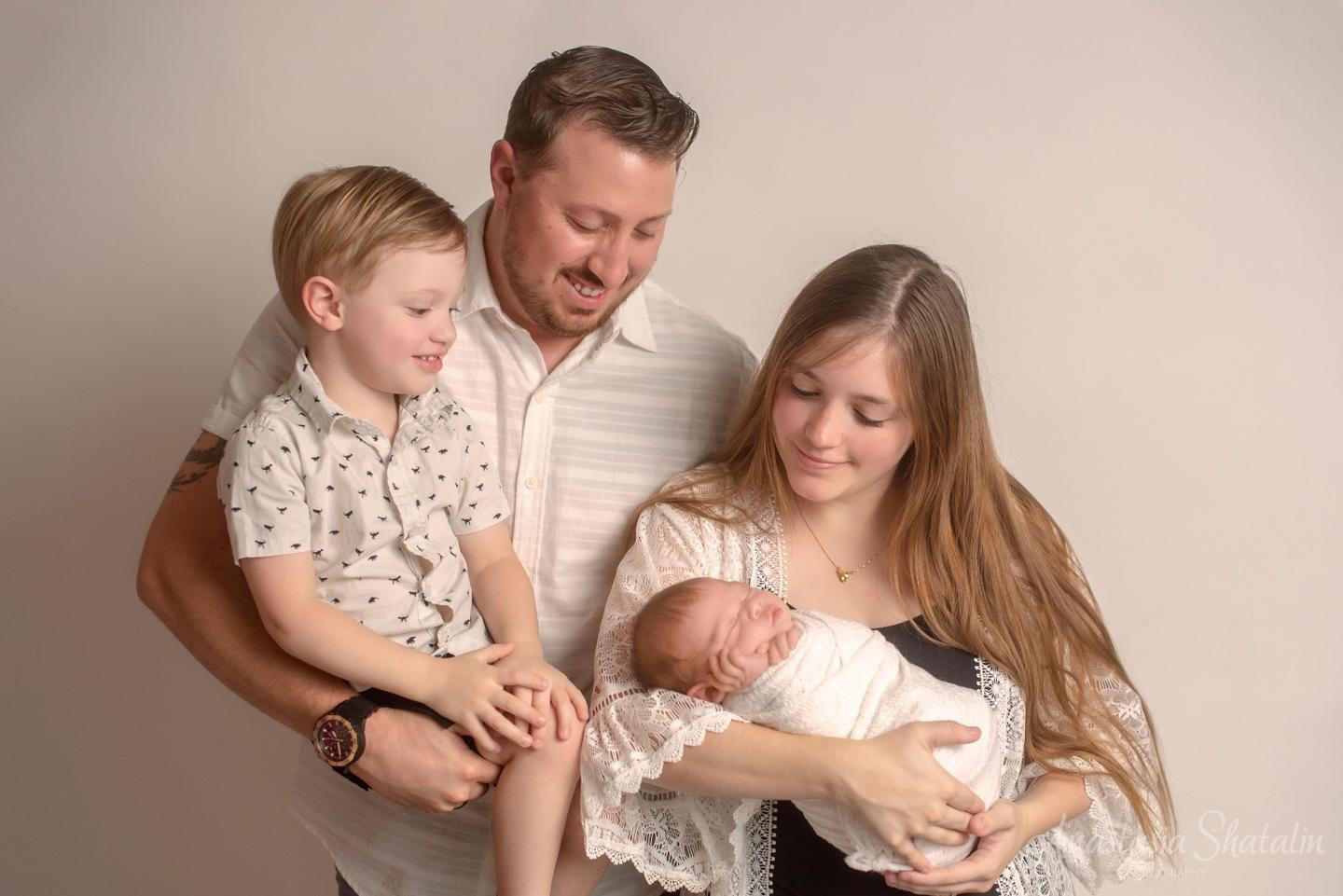 Newborn photographer Sacramento, Elk grove, Roseville. Family photographer in Roseville, Rocklin, Folsom, Sacramento