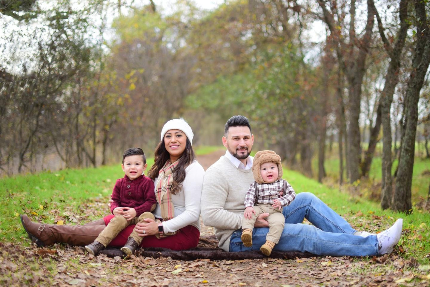 Family photo shoot Gibson ranch park winter time. Family photographer in Roseville, Rocklin, Folsom, Sacramento