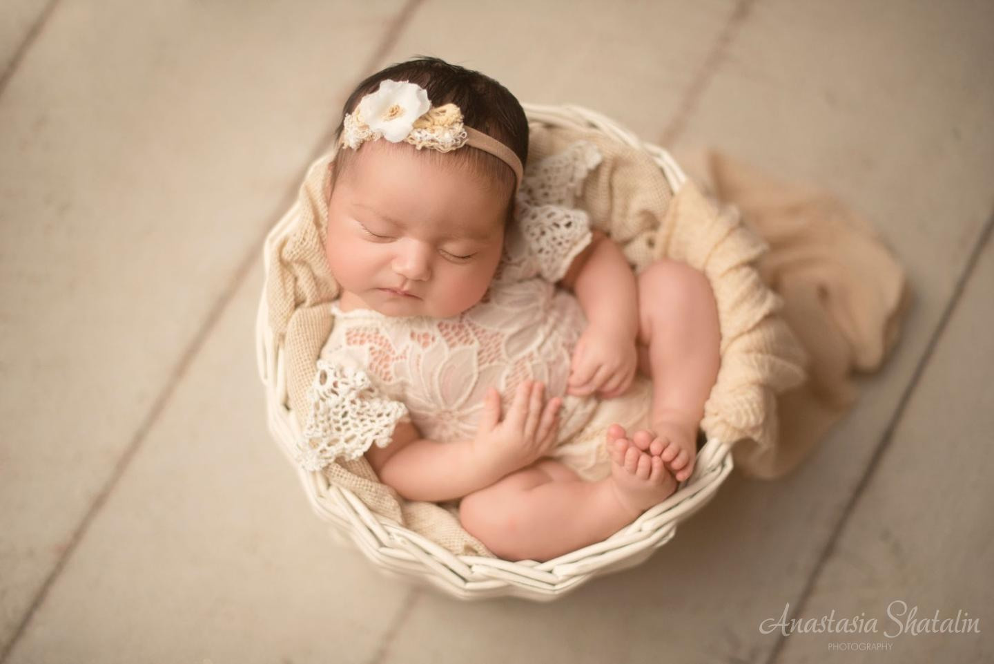 Newborn photos Roseville, Rocklin, Folsom, Sacramento. Family photographer in Roseville, Rocklin, Folsom, Sacramento