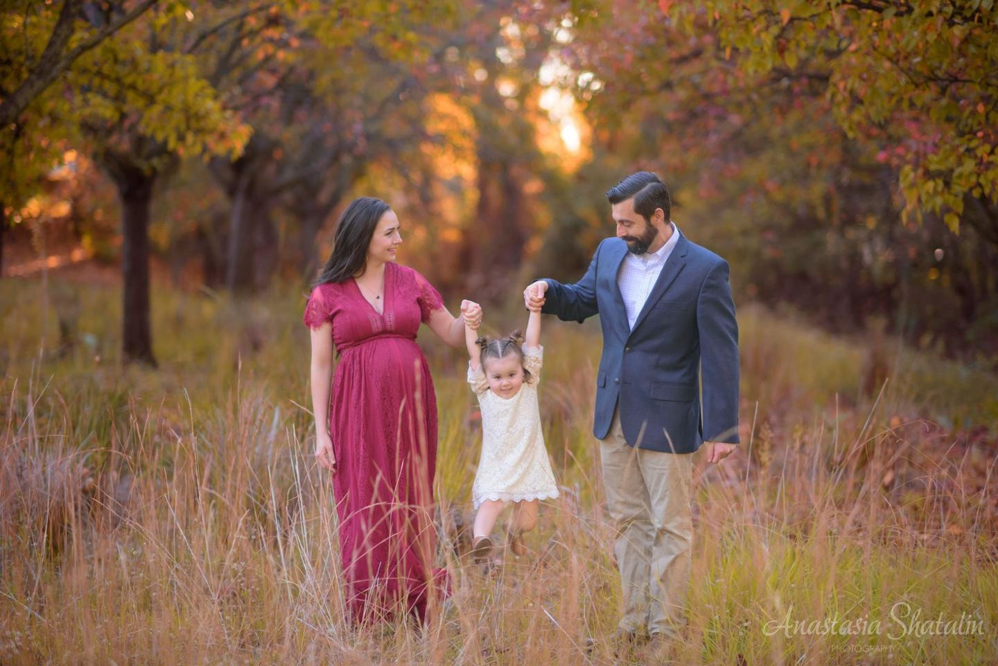 Fall maternity photography Roseville, CA. Family photographer in Roseville, Rocklin, Folsom, Sacramento