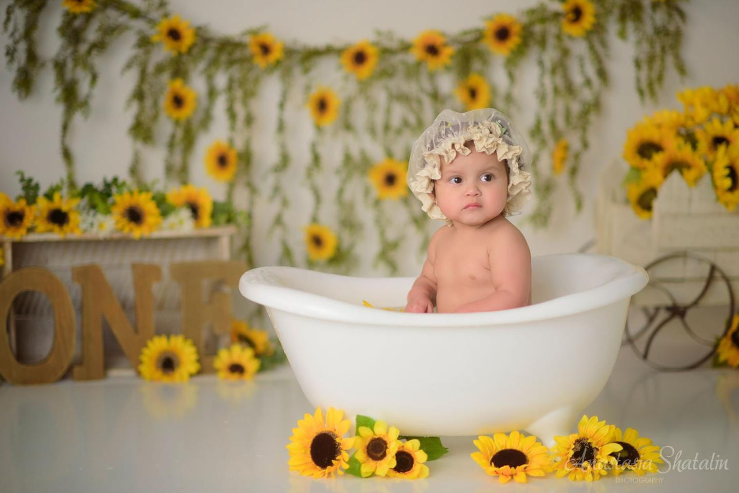Sunflowers themed 1st birthday photos Roseville, Rocklin. Family photographer in Roseville, Rocklin, Folsom, Sacramento