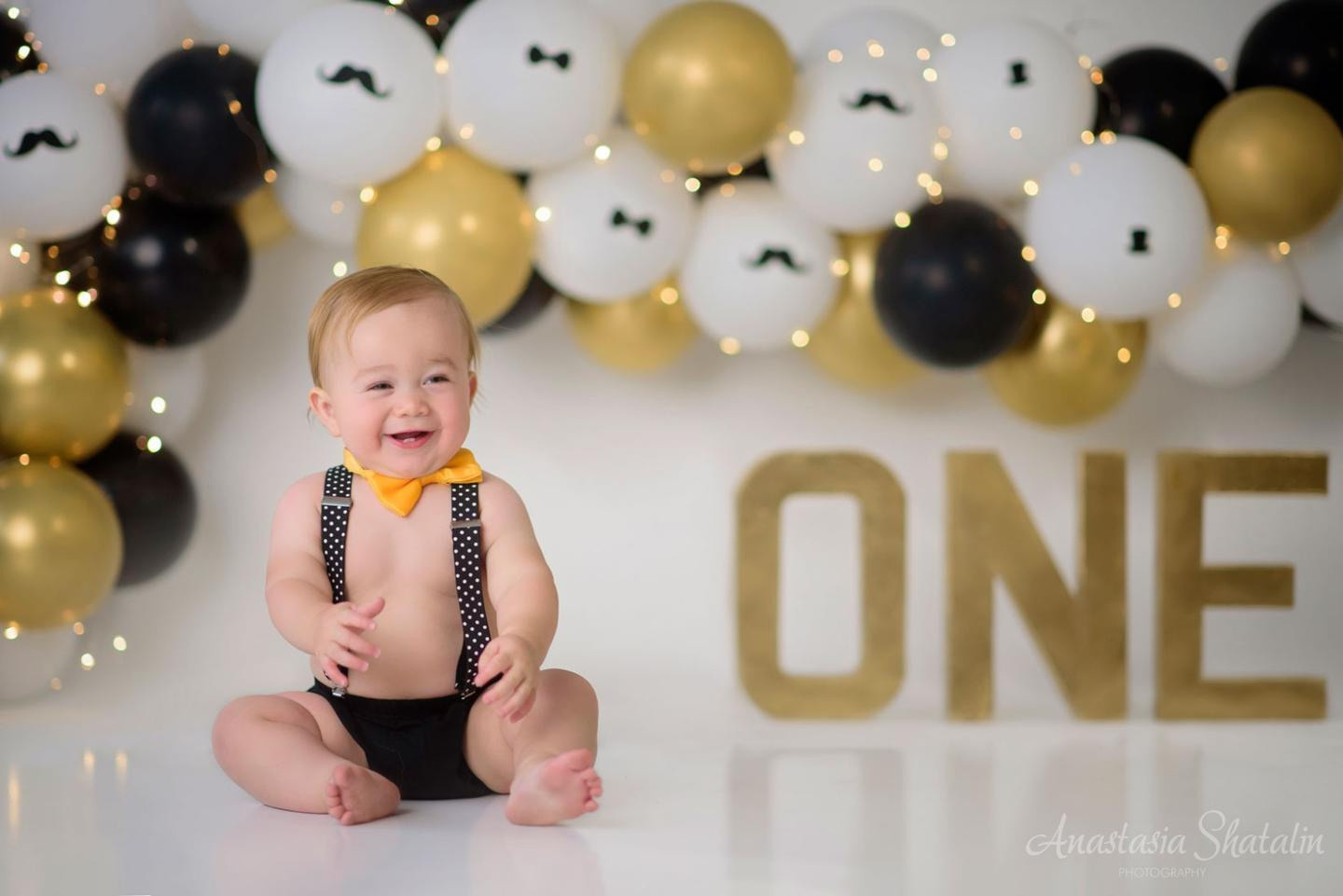 1st birthday and cake smash photographer. Family photographer in Roseville, Rocklin, Folsom, Sacramento