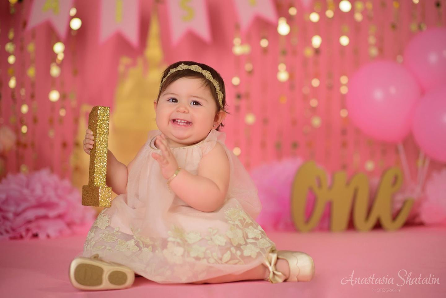 Princess cake smash Roseville, Rocklin, Folsom. Family photographer in Roseville, Rocklin, Folsom, Sacramento