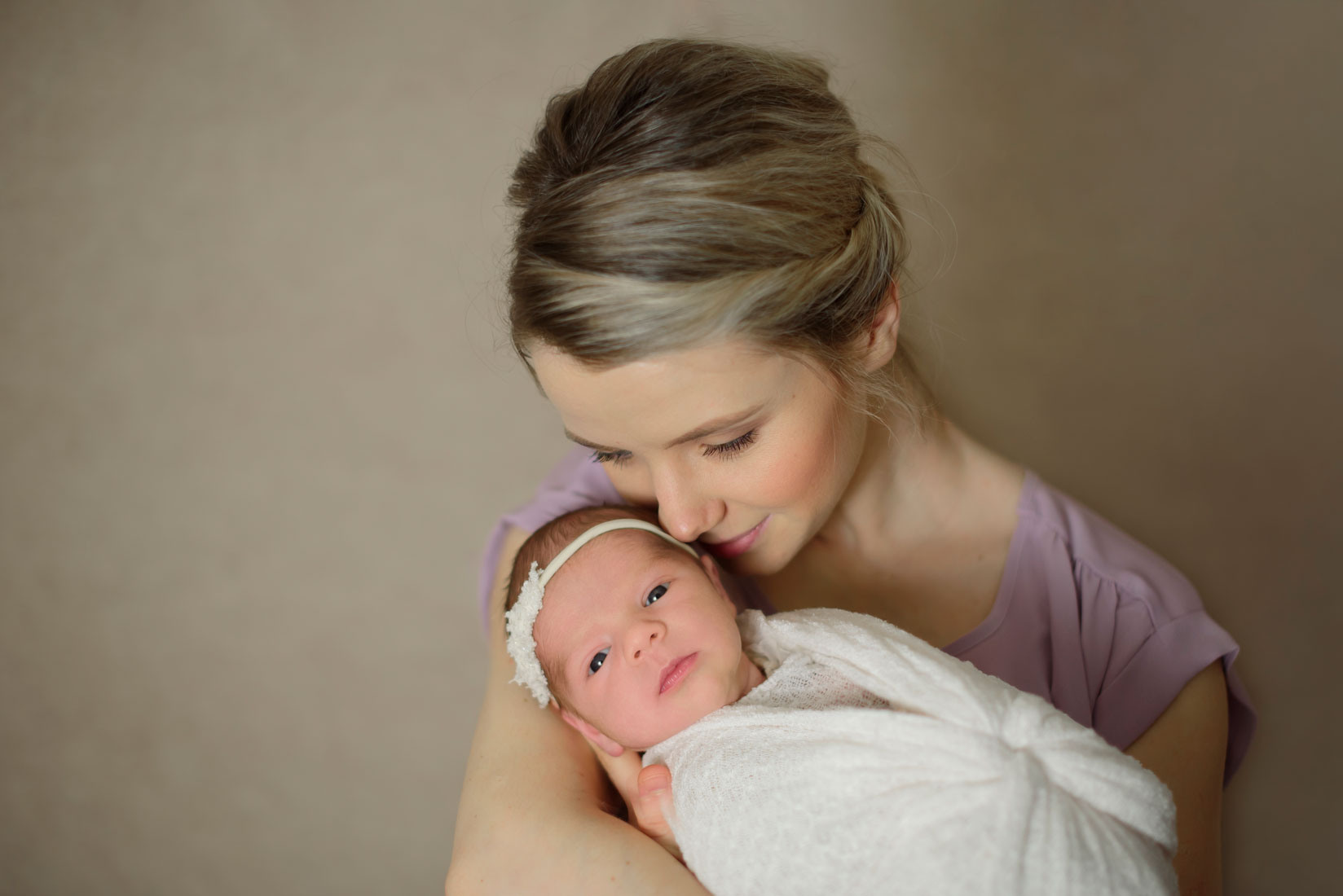 Newborn photography in Roseville, CA. Family photographer in Roseville, Rocklin, Folsom, Sacramento