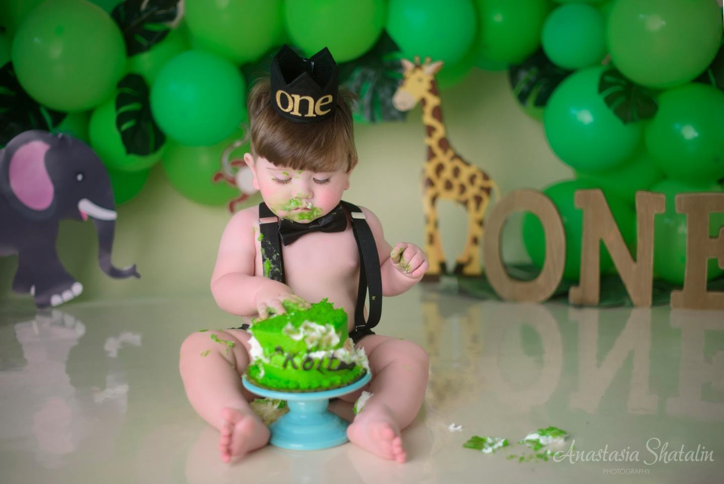 Tarzan jungle cake smash photography Sacramento. Family photographer in Roseville, Rocklin, Folsom, Sacramento