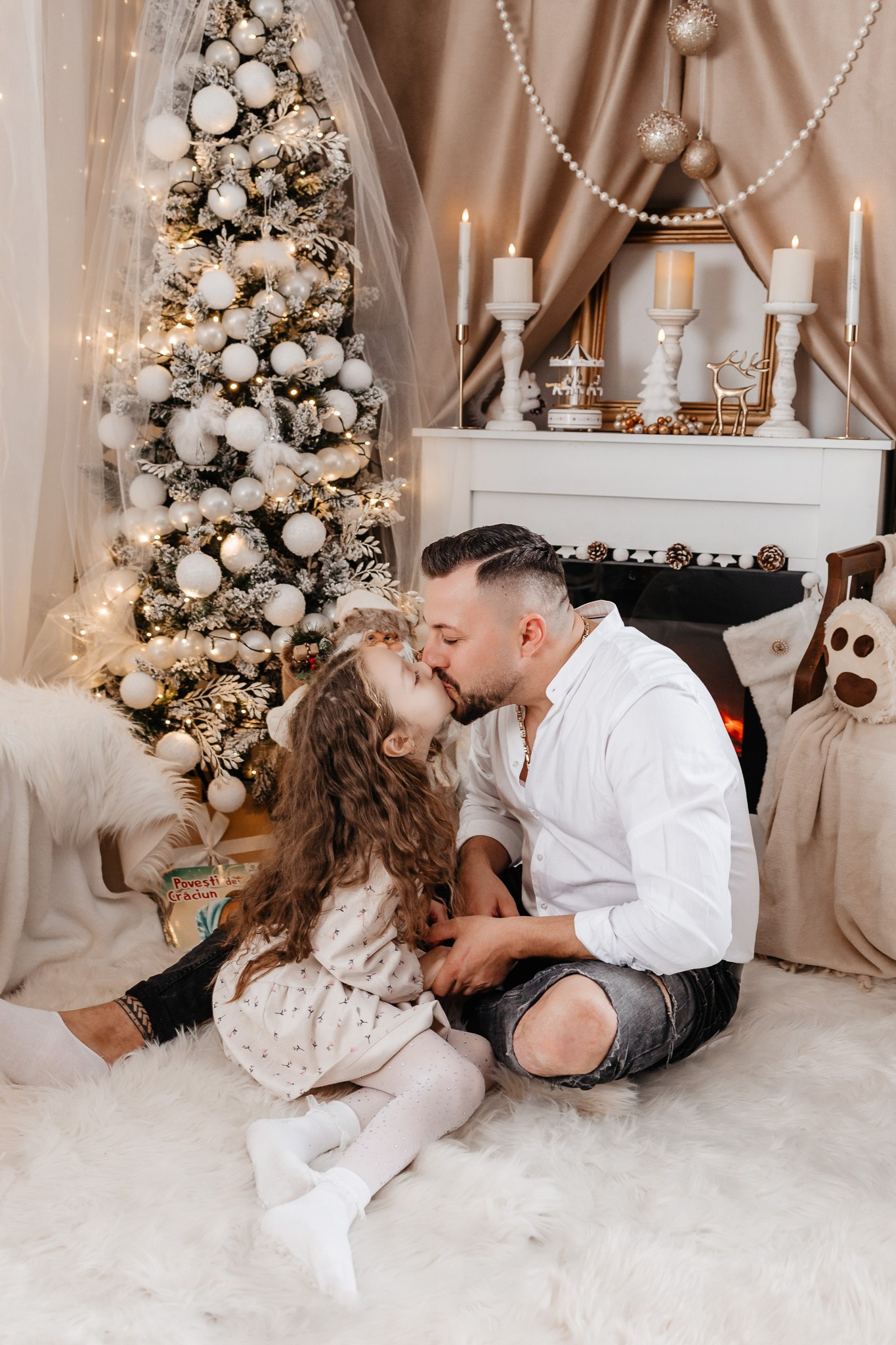 Ședințe Foto Crăciun 2025 Piatra Neamț | Fotografii de Sărbători | FotoACTIV. Fotograf Profesionist Piatra Neamț, Roman, Târgu Neamț, Bicaz, Neamț | Studio, Nuntă, Botez, Eveniment | FotoACTIV