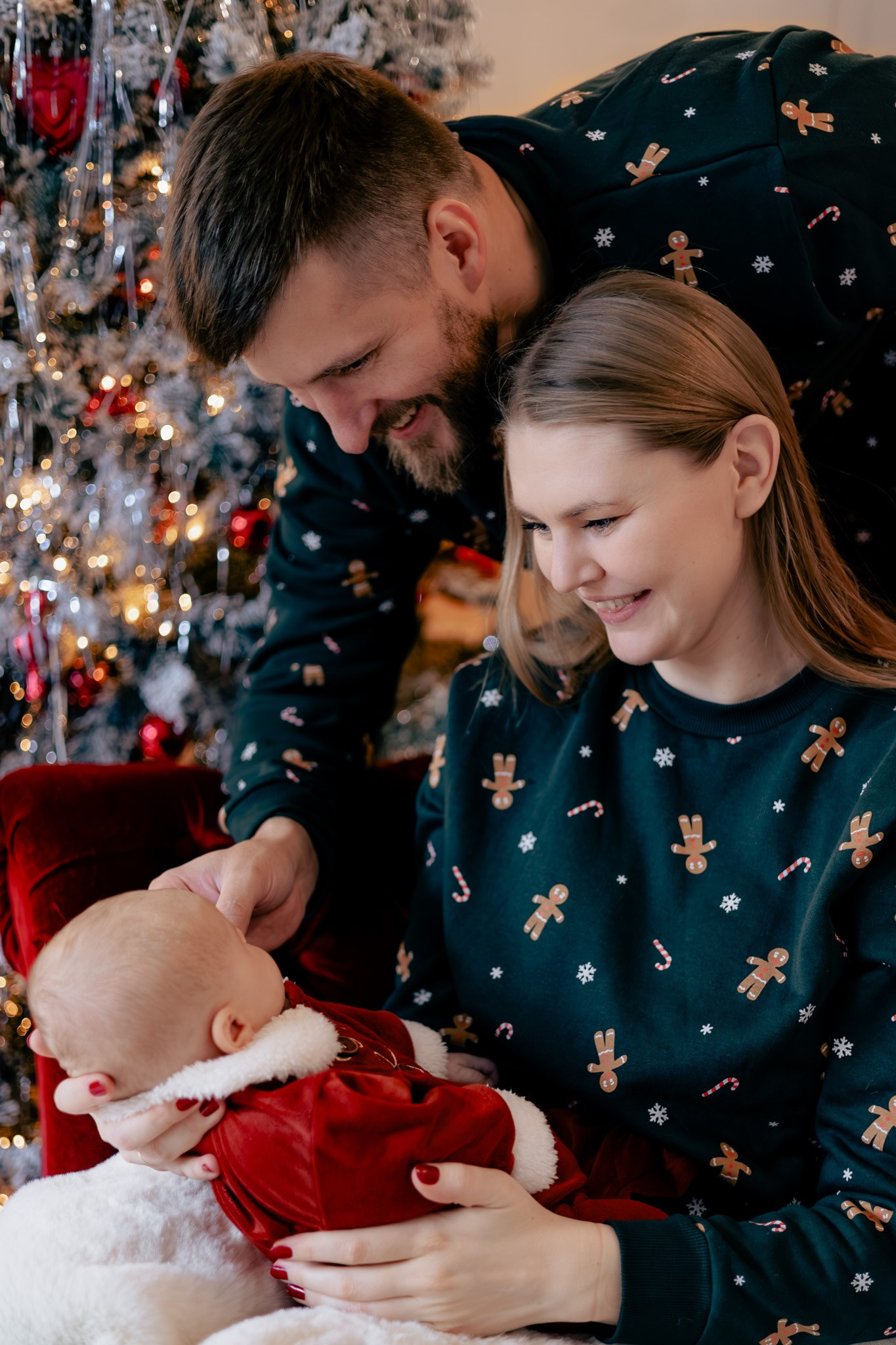 Ziemassvētku fotosesija. Portretu fotosesija Rīgā| Biznesa portretu foto | Korporatīvās un darbinieku fotosesijas | Pasākumu fotogrāfs | Produktu fotogrāfs