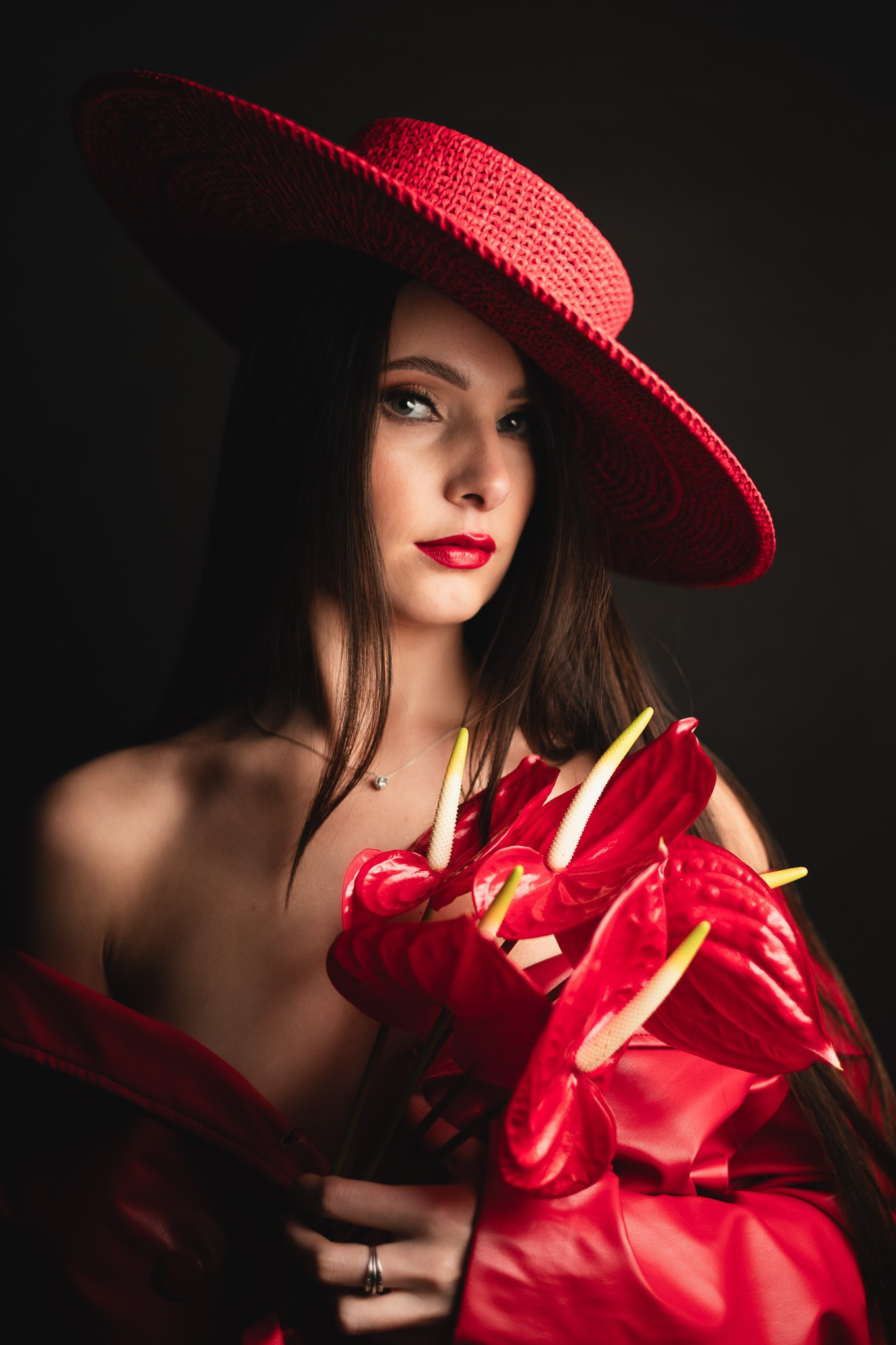 Fotosesijas sievietēm | Portreta fotosesija | Buduāra fotosesija. Portretu fotosesija Rīgā| Biznesa portretu foto | Korporatīvās un darbinieku fotosesijas | Pasākumu fotogrāfs | Produktu fotogrāfs