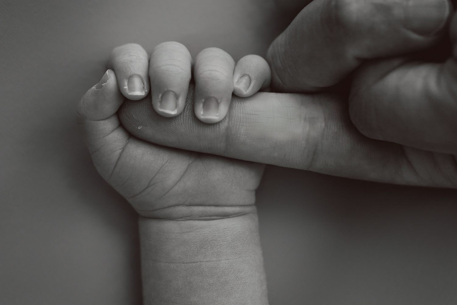 ¿Qué pasa si mi bebé llora o no se duerme en su sesión de recién nacido?. Pasos de Sal | Fotografía de Familia, Embarazo y Bebés en Tenerife