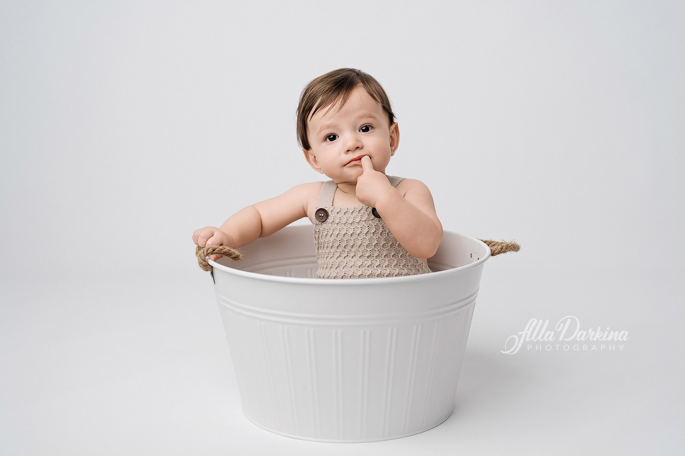 Photo session for 3-12 months babies price guide. Newborn and family photographer. Hills District. Sydney