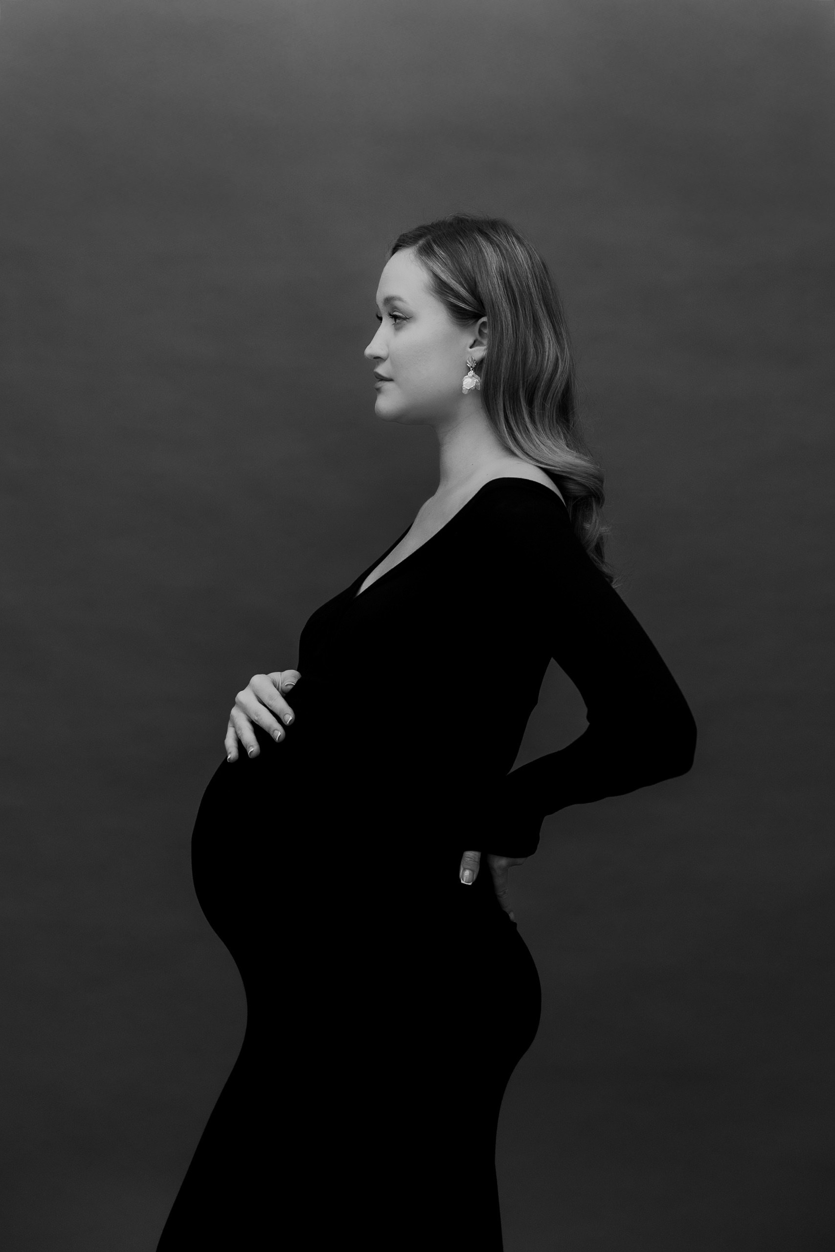A women’s photo shoot at a photo studio. Family and children’s lifestyle photographer Elena Tumanova