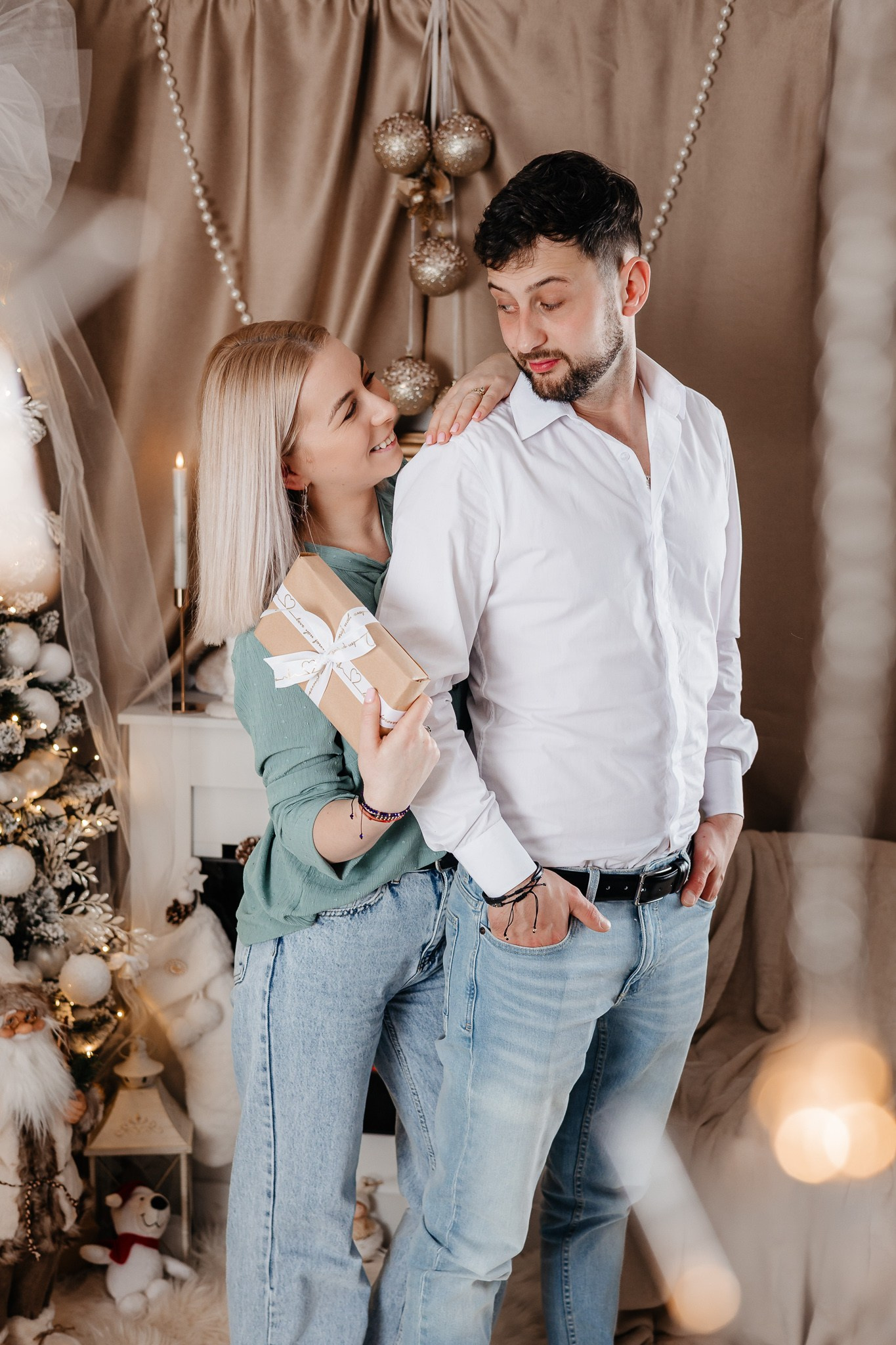 Ședințe Foto Crăciun 2025 Piatra Neamț | Fotografii de Sărbători | FotoACTIV. Fotograf Profesionist Piatra Neamț, Roman, Târgu Neamț, Bicaz, Neamț | Studio, Nuntă, Botez, Eveniment | FotoACTIV