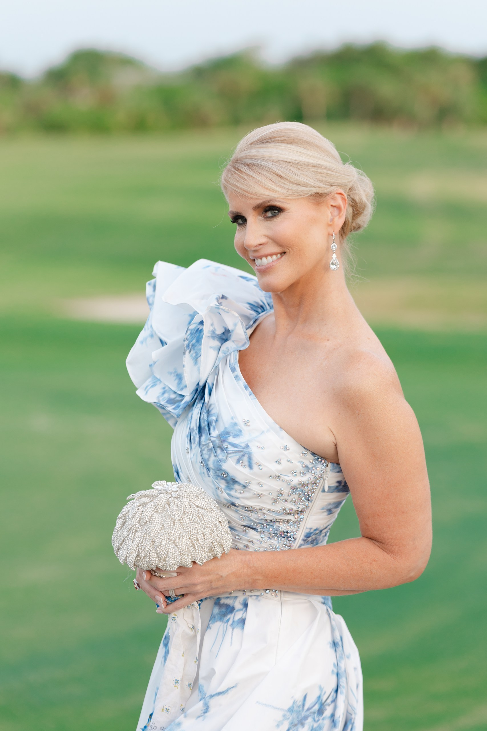 LOVE ON THE FAIRWAY. My name is Kate and I am family and wedding photographer