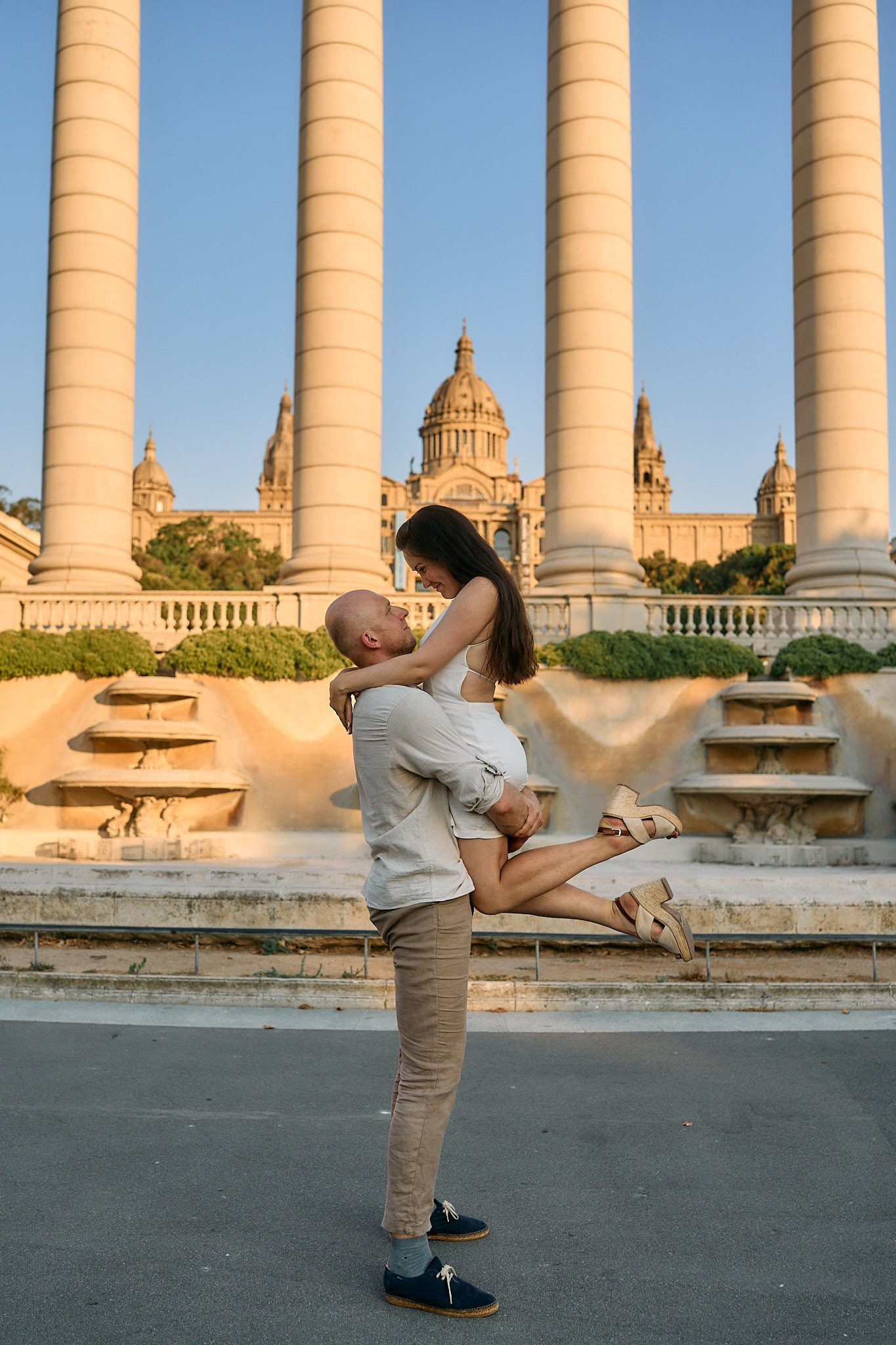 Description of the Montjuïc location for a  love-story or individual photo shoot in Barcelona, examples of photos taken at this photo spot. POSTCARD.BCN Photographer Kate in Barcelona. Love-story, family or individual photo shoots