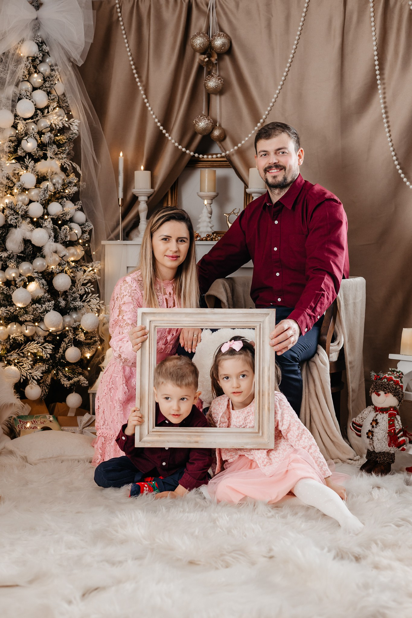 Ședințe Foto Crăciun 2025 Piatra Neamț | Fotografii de Sărbători | FotoACTIV. Fotograf Profesionist Piatra Neamț, Roman, Târgu Neamț, Bicaz, Neamț | Studio, Nuntă, Botez, Eveniment | FotoACTIV