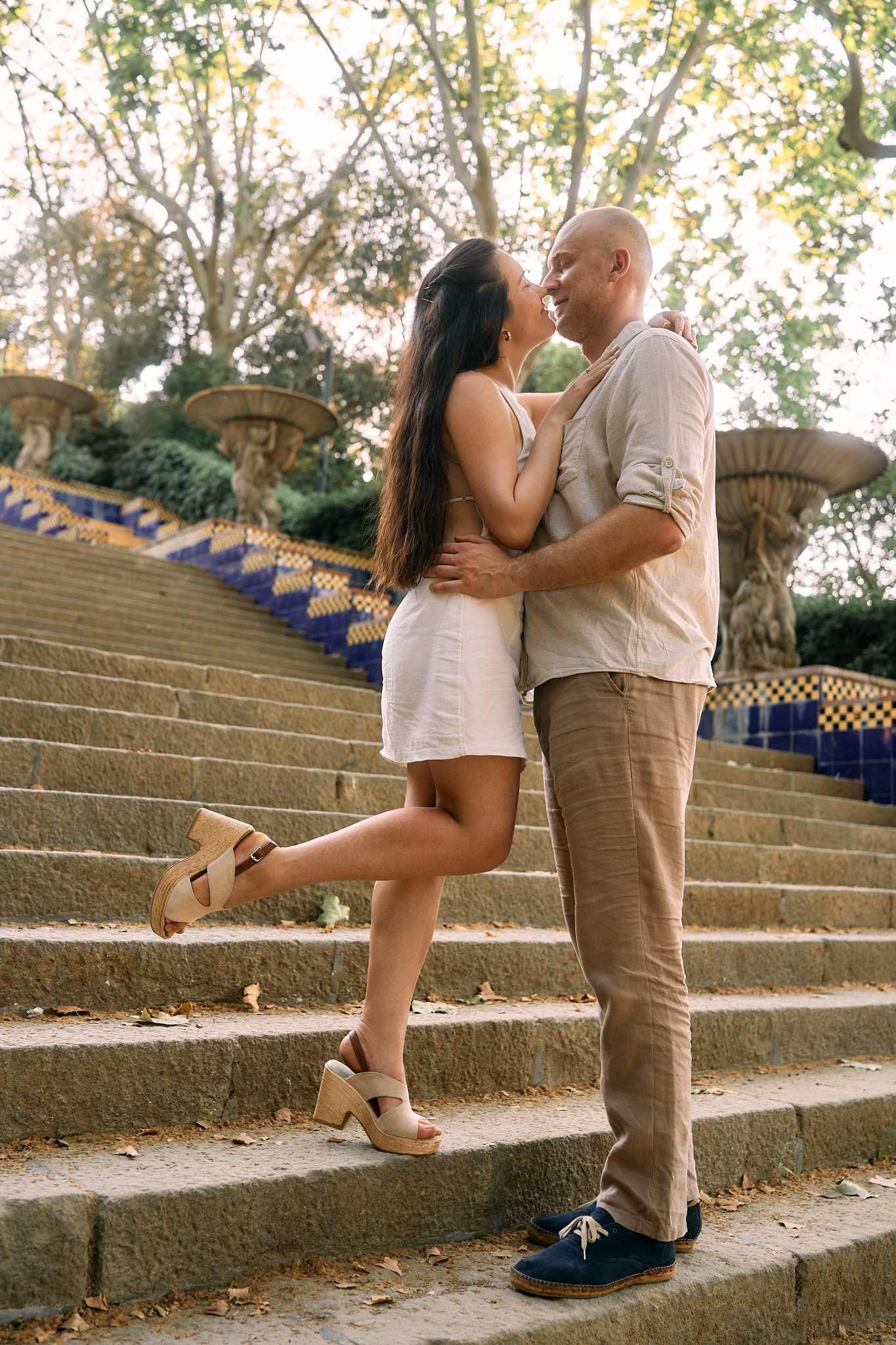 Description of the Montjuïc location for a  love-story or individual photo shoot in Barcelona, examples of photos taken at this photo spot. POSTCARD.BCN Photographer Kate in Barcelona. Love-story, family or individual photo shoots