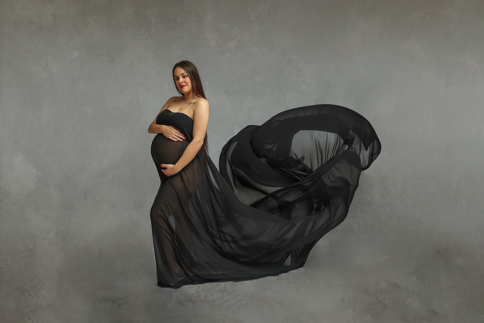 Nueva Sesión Embarazo En Estudio. Fotografía de Eventos, Embarazo y Familiar en Pirineos