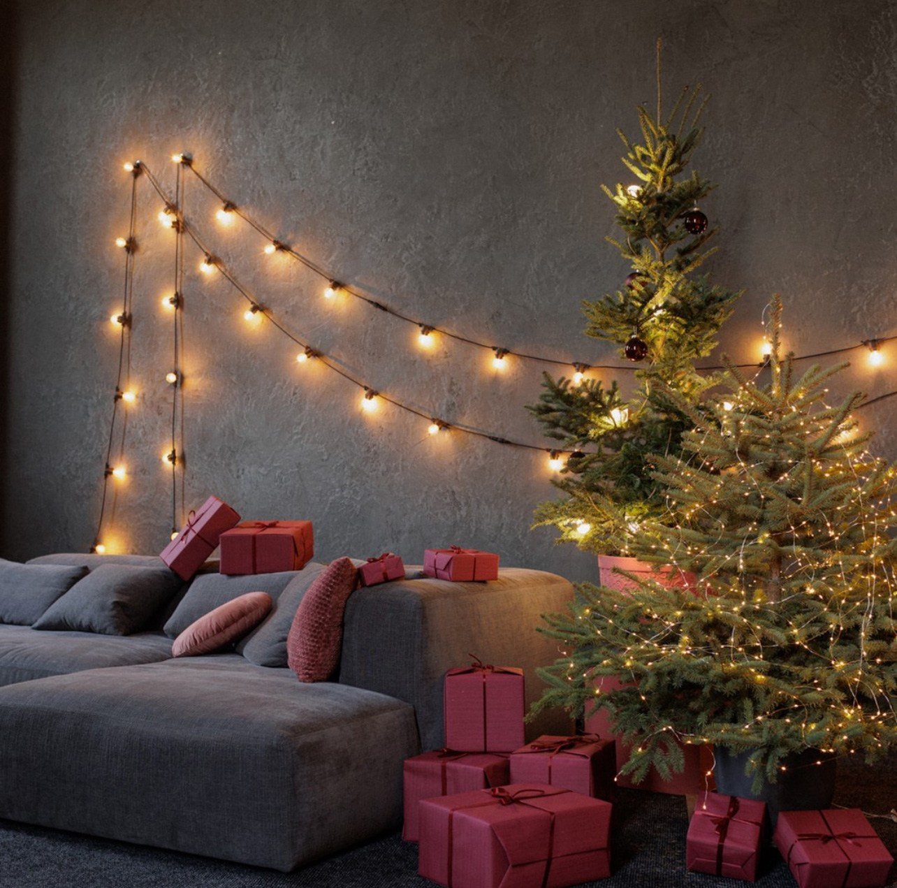 Christmas Photo Studios in Vilnius: Top Studios for Holiday Photoshoots. Framed by Evelina | Destination Wedding Photographer from Lithuania | Europe