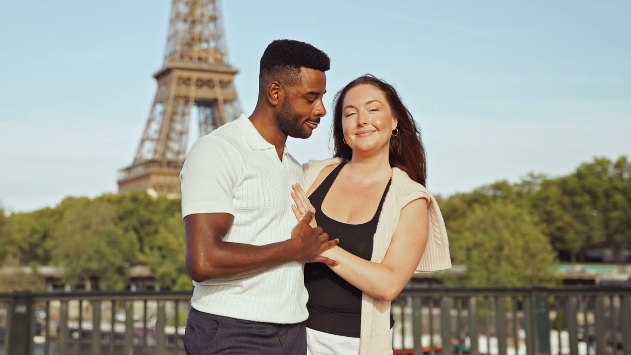 Bir-Hakeim Bridge in Paris — The Iconic Location for Luxury Proposal & Elopement Photography. Photographe à Paris